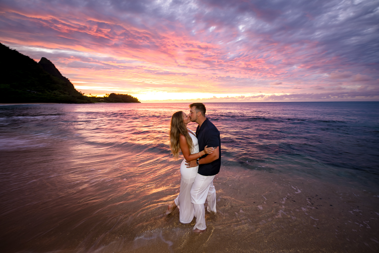 sunset wedding at tunnels beach on kauai