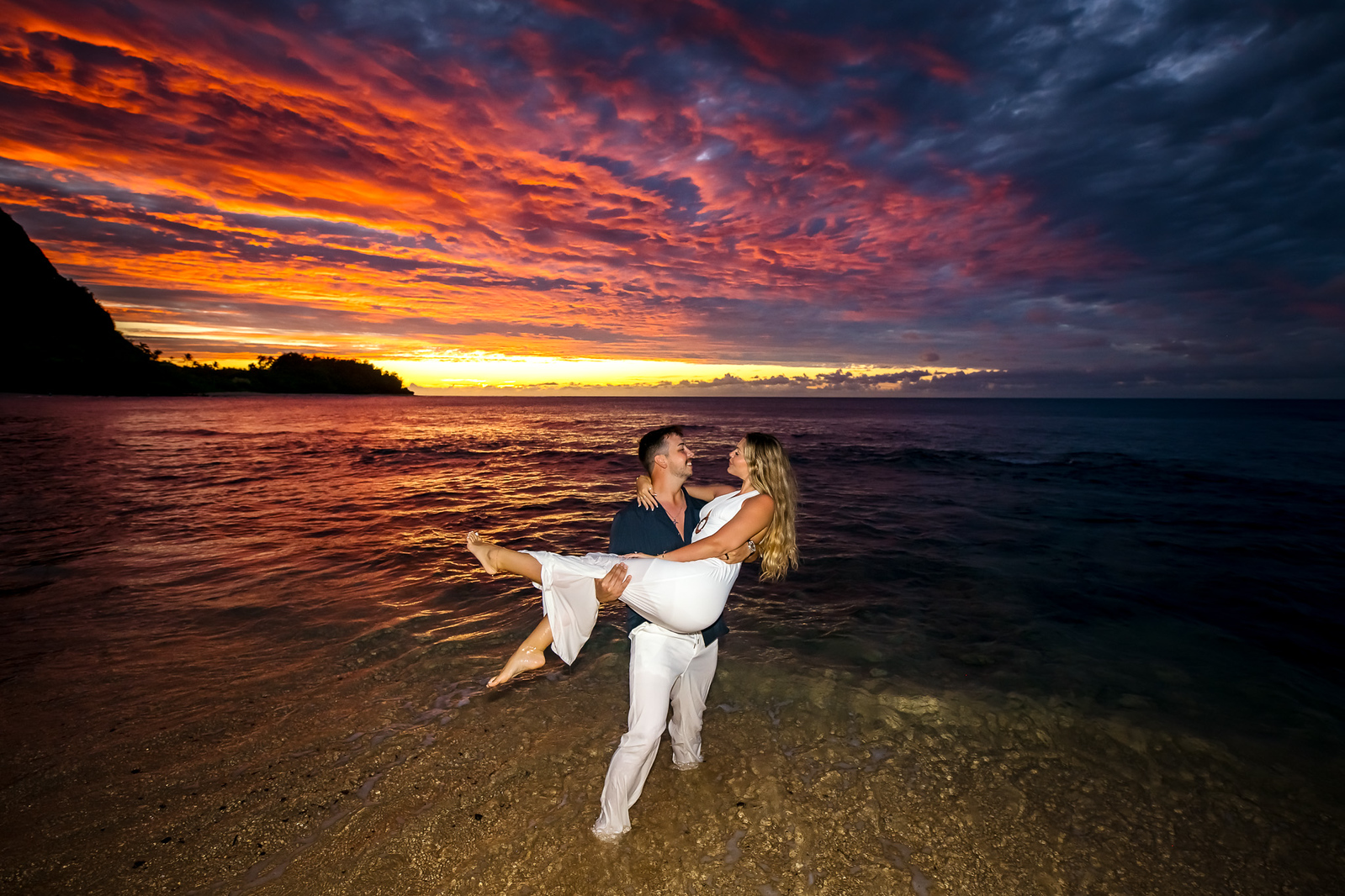 sunset wedding at tunnels beach