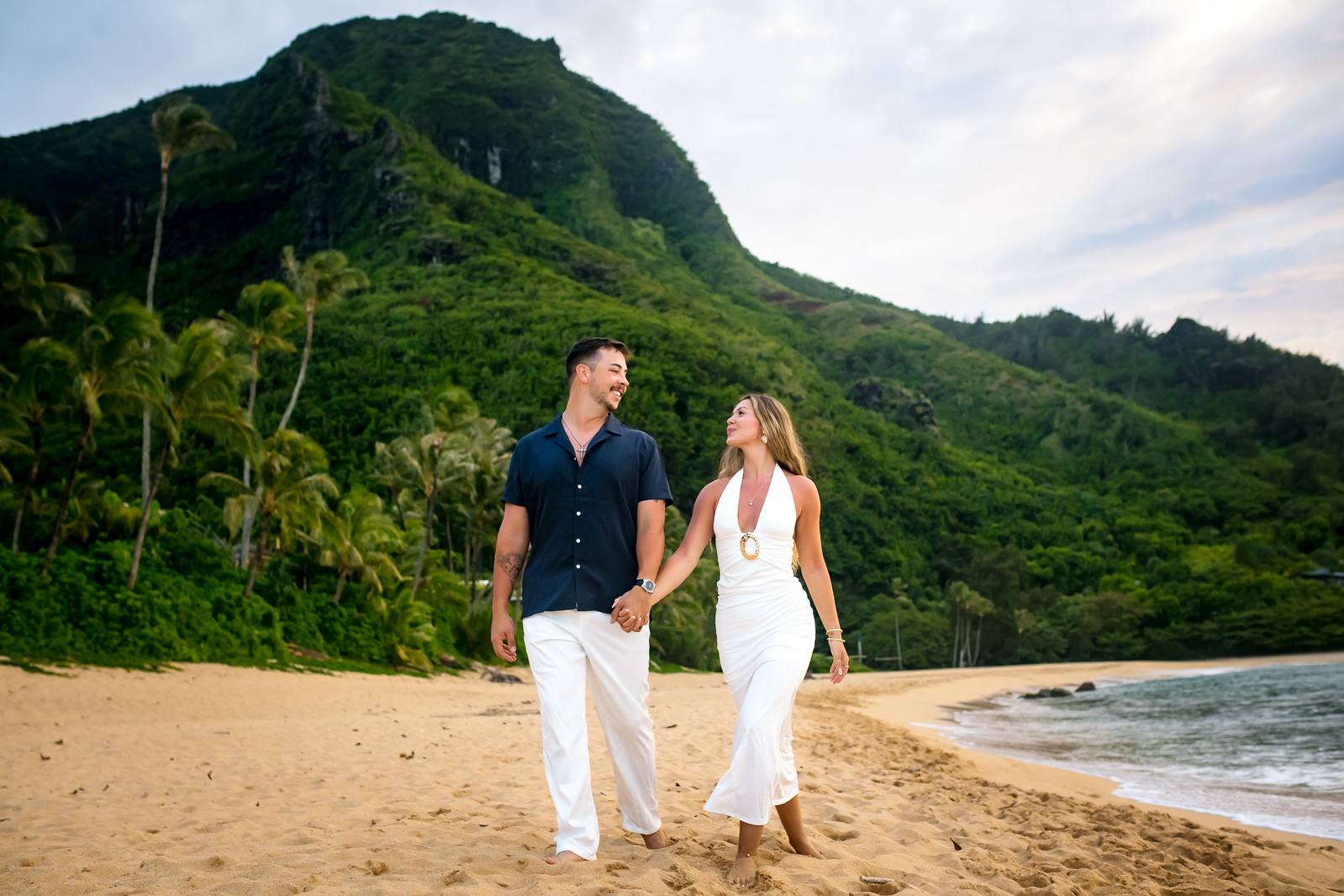 tunnels beach couple kauai