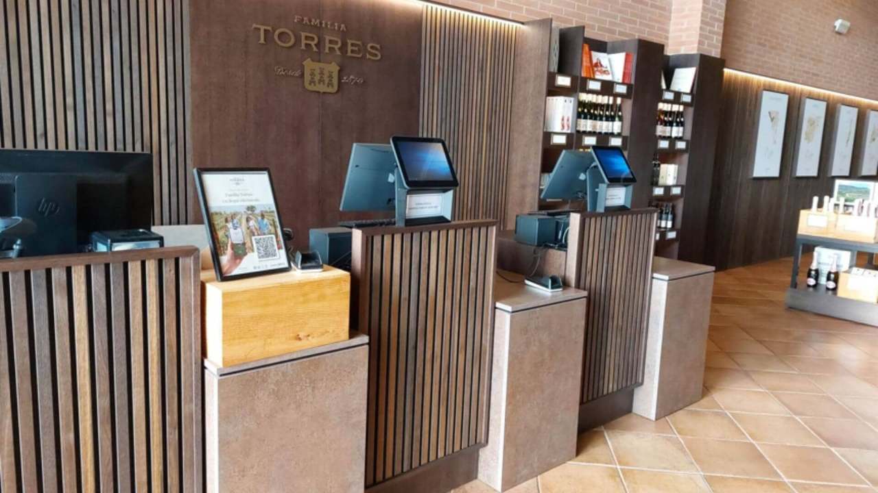 cartel ruta identify en Familia Torres