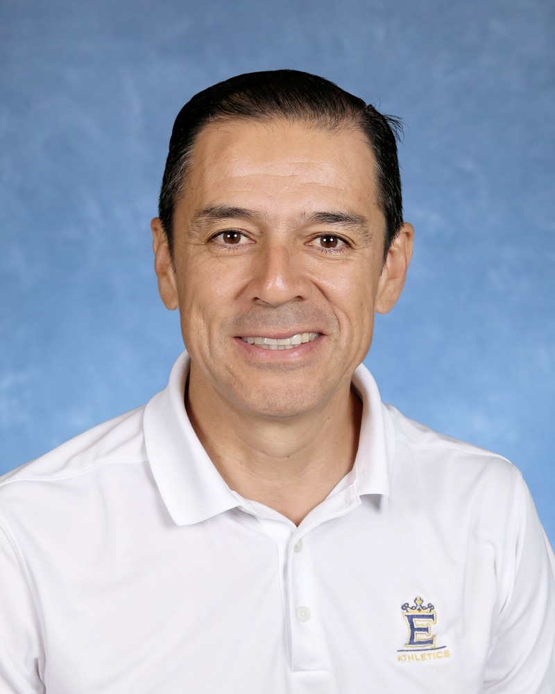 Coach Mauricio Baena				
