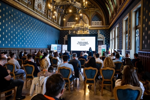 Sâmbătă și duminică, 12-13 iunie, la Palatul Culturii din Iași, am desfășurat împreună cu partenerii din sectorul public și privat prima ediție a atelierului creativ de explorare și prototipare concepte de soluții pentru oraș, în cadrul proiectului Soluții Colaborative pentru comunitate.