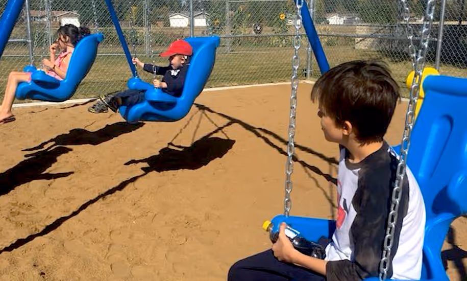 kids are on the swings