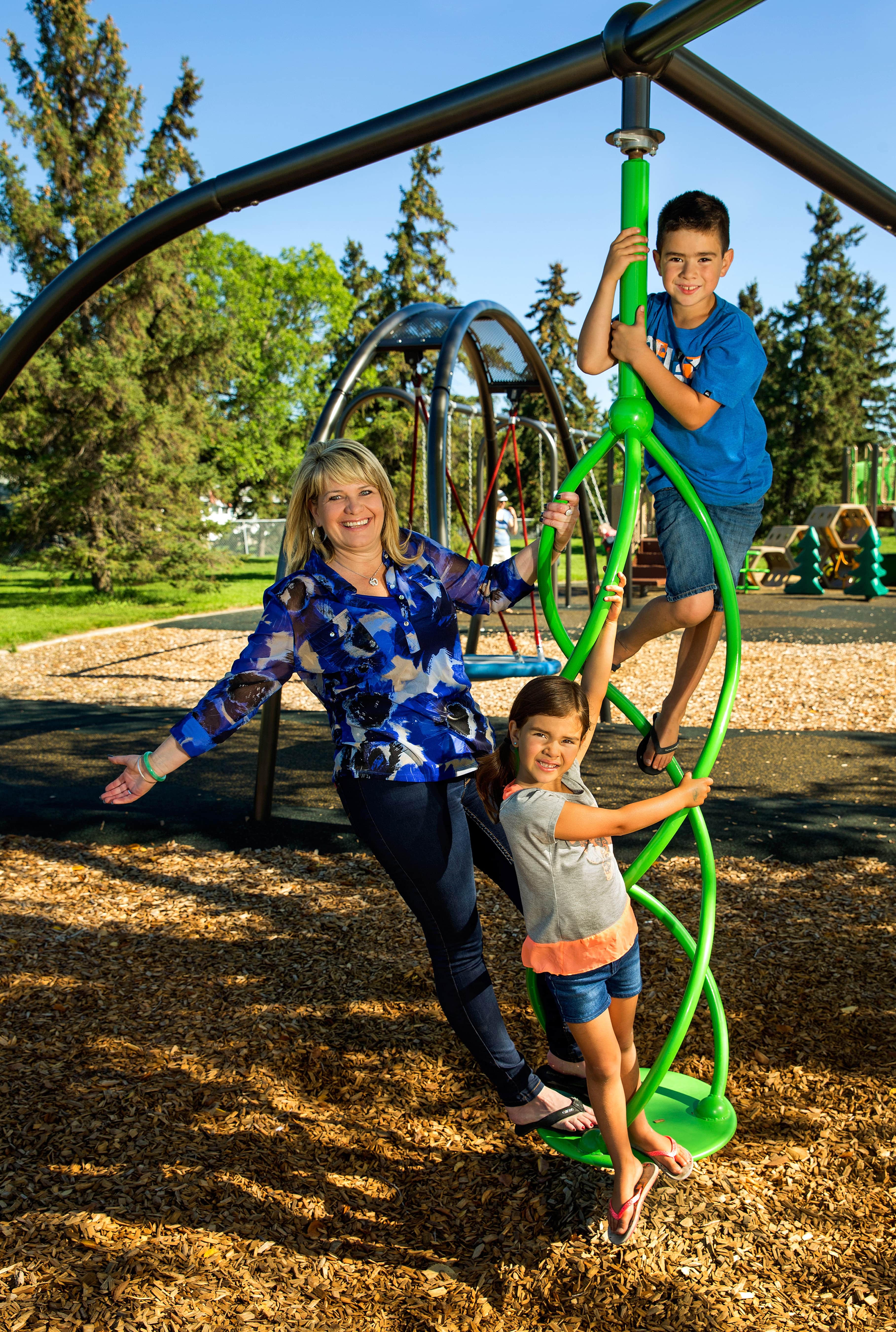 Lendrum "Honey Bee" Themed Park playground equipment in Edmonton, AB showing challenge course obstacles