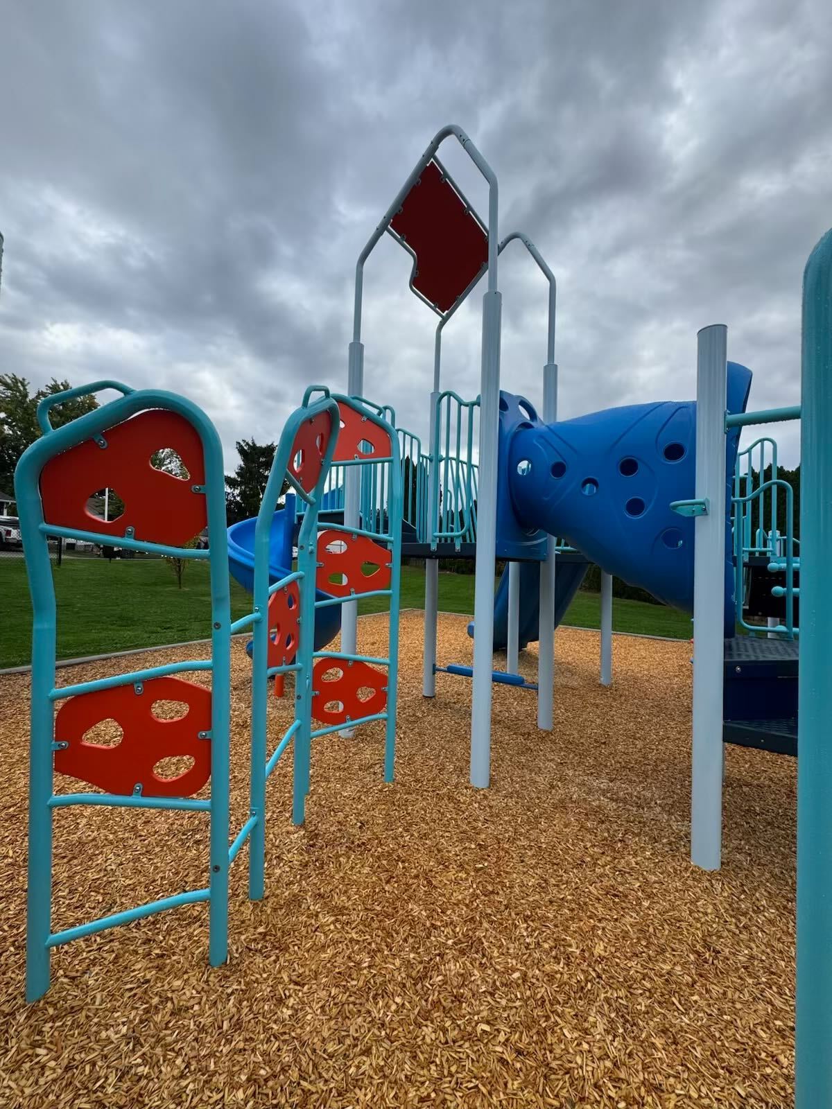 19th Avenue Playground (Vernon, BC) playground in Vernon, BC - play area surfacing and safety features