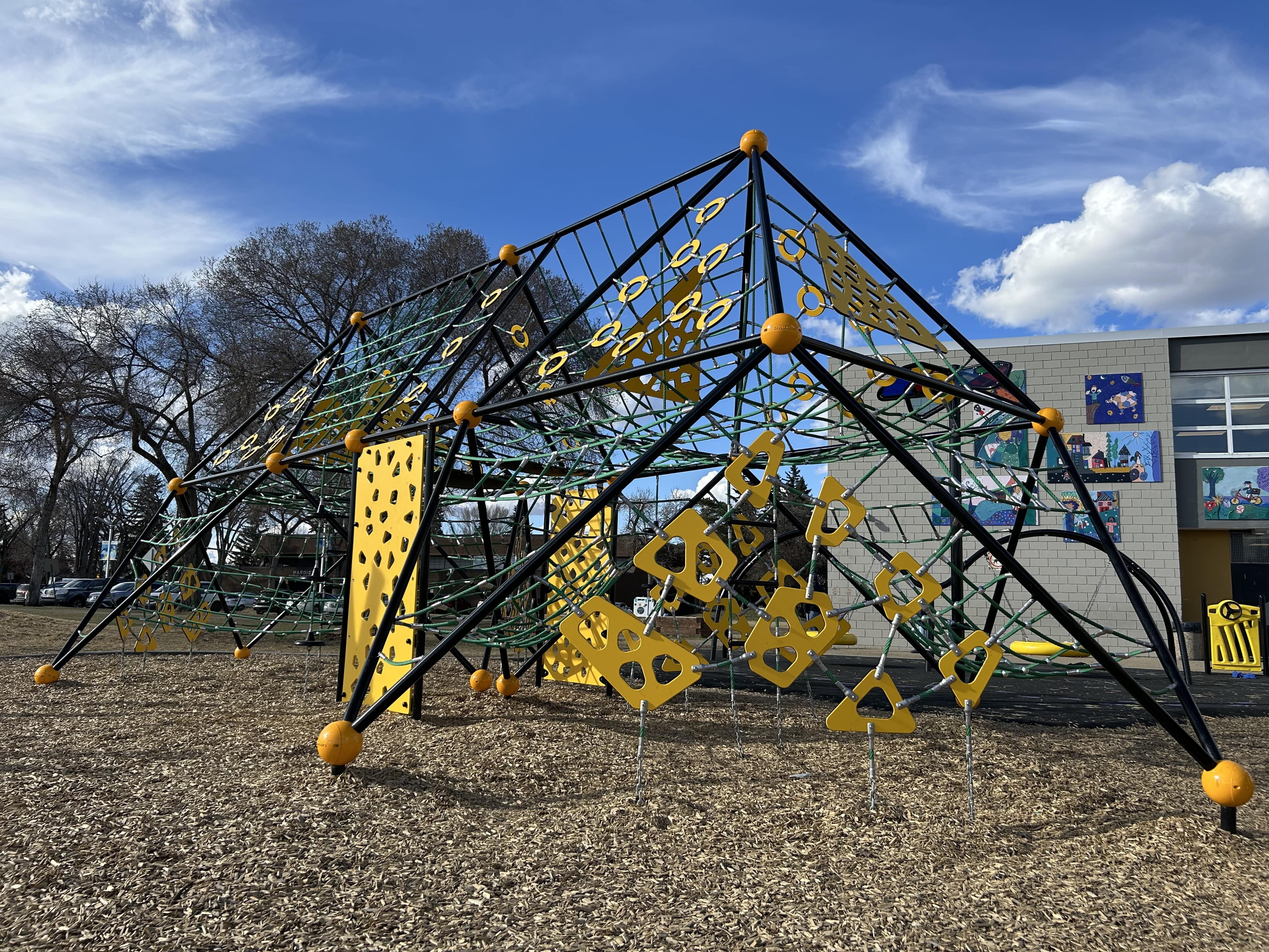 Hardisty School (Edmonton, AB) in Edmonton, AB - playground detail and design features