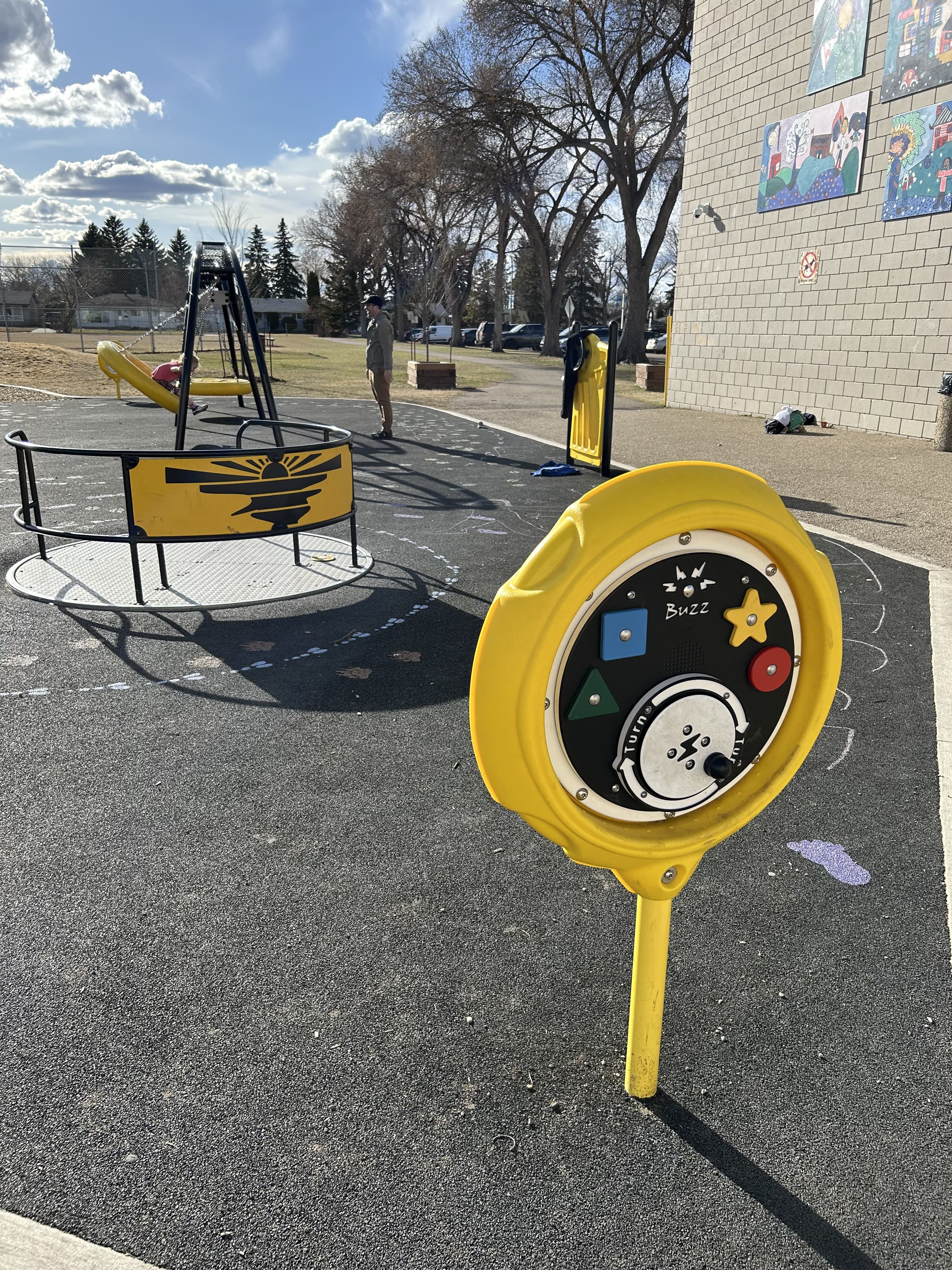Hardisty School (Edmonton, AB) in Edmonton, AB - playground detail and design features