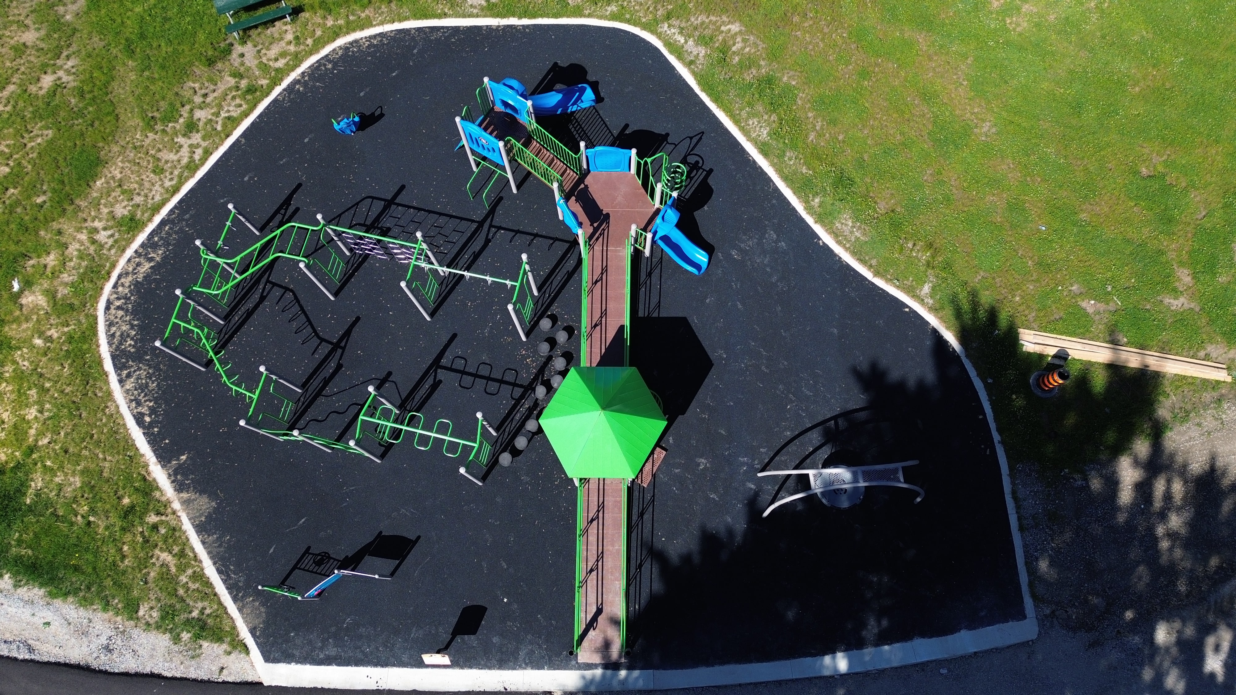 Tecumseh Park (Sarnia, ON) playground in Sarnia, ON - playground swings and slides