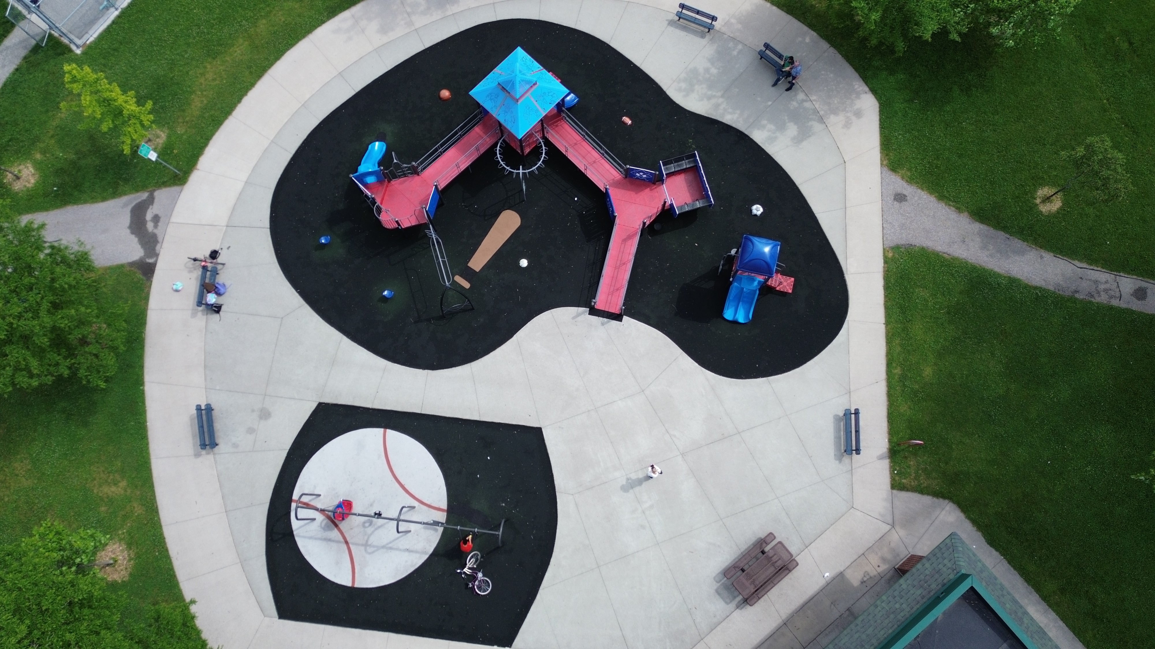 Wigle Park (Windsor, ON) playground in Windsor, ON - playground climbing structures