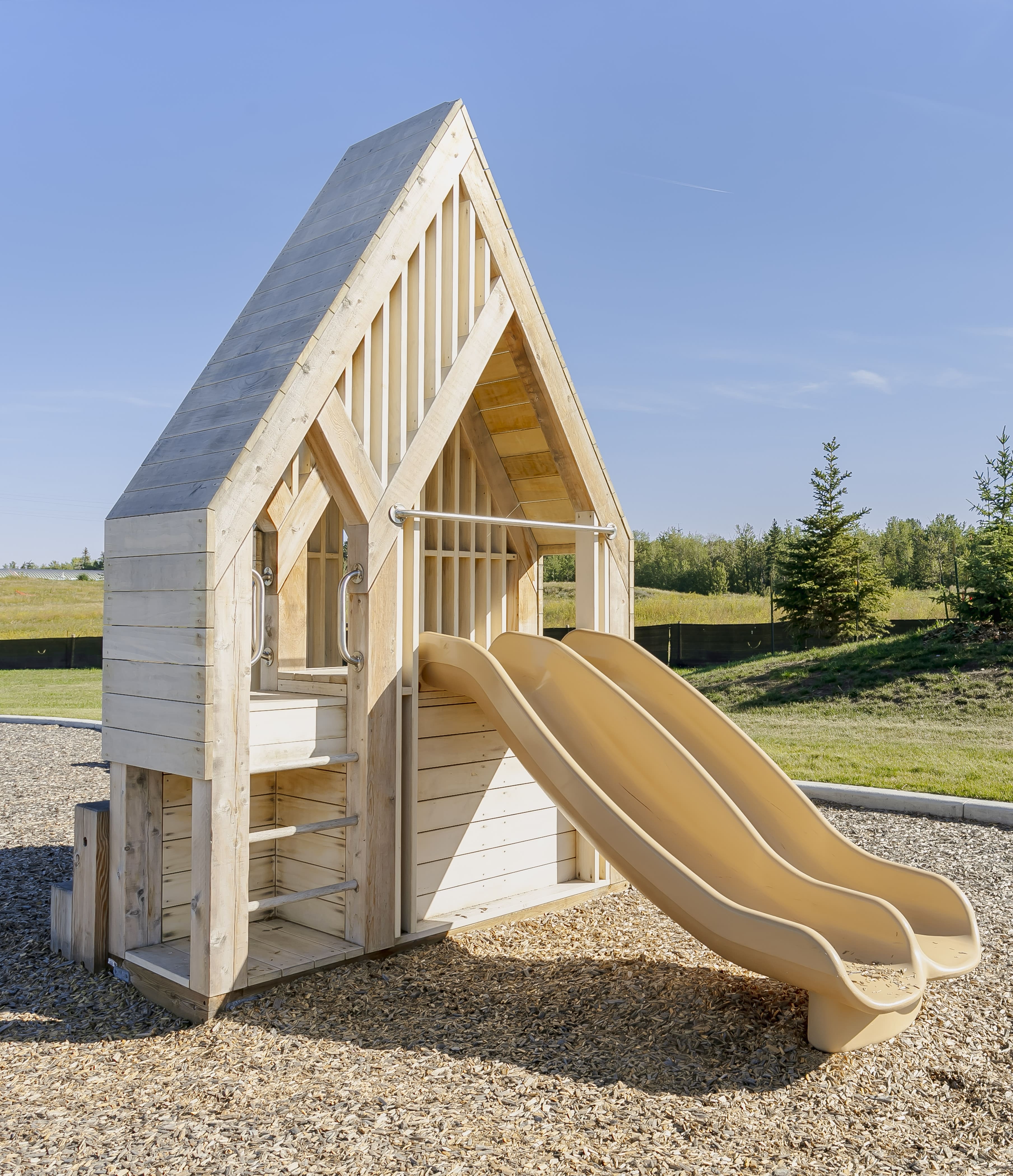 Rondeau Park playground in Edmonton, AB - playground equipment and play structures