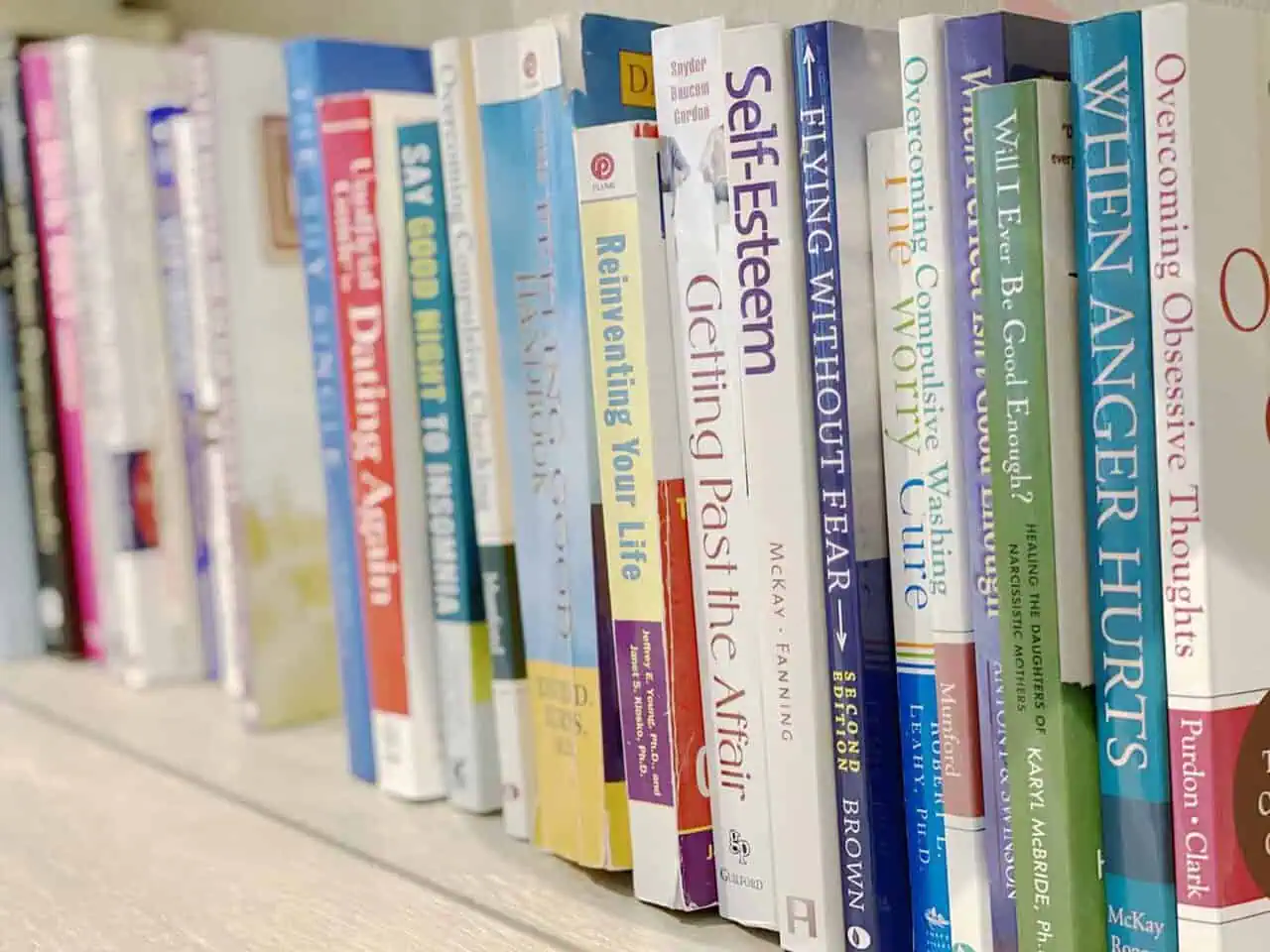 books about psychology on a shelf