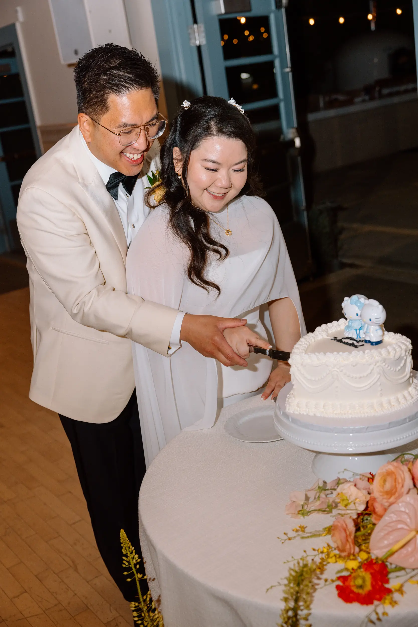 vintage wedding cake cutting