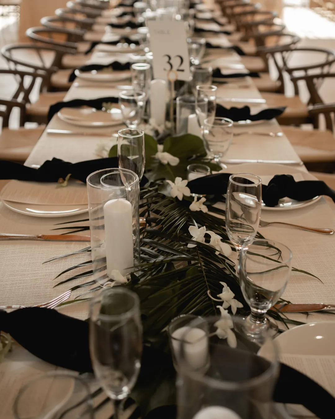 Long reception table with black napkins and white flowers