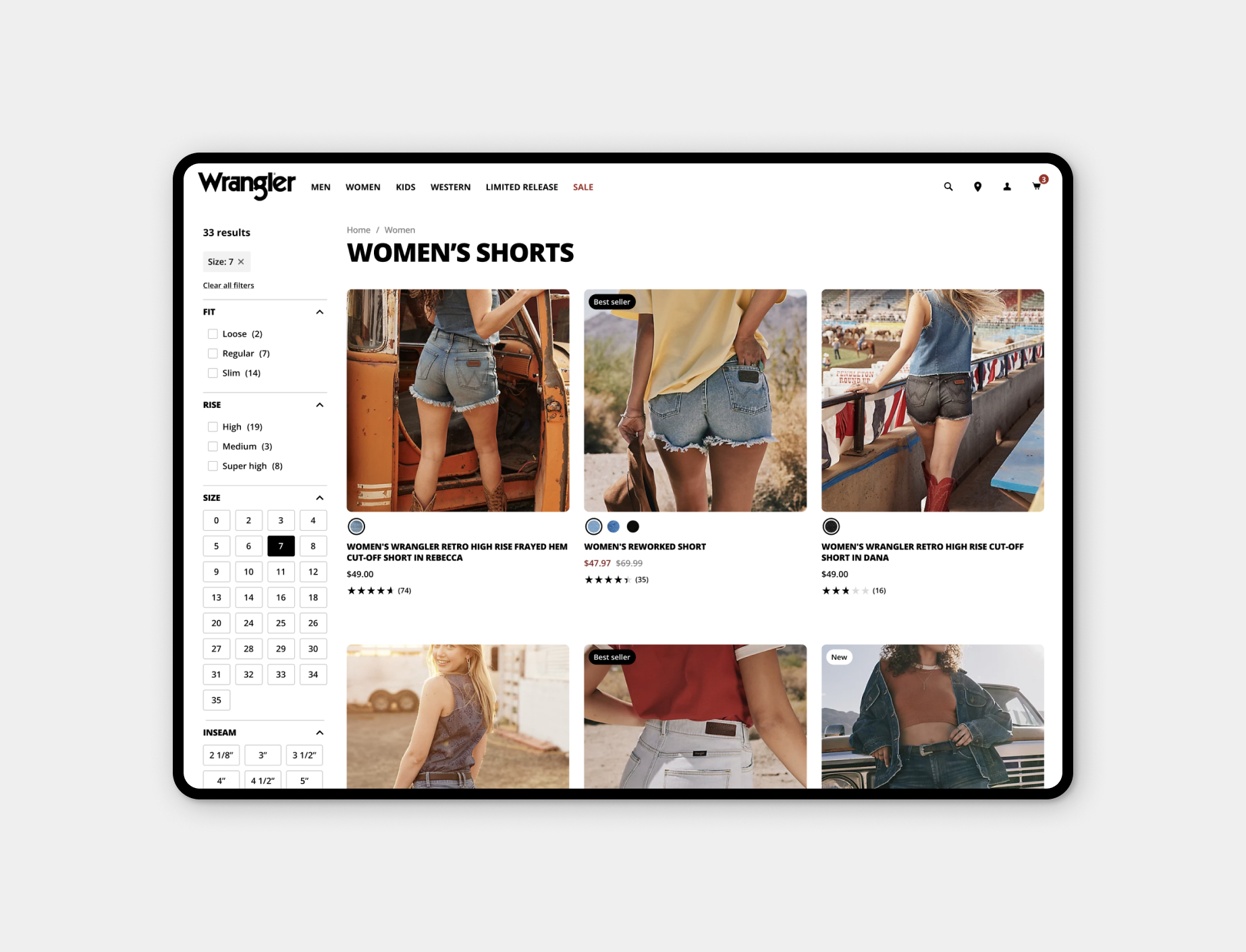 Online shopping page displaying women's shorts with filter options and product images featuring models wearing denim shorts.