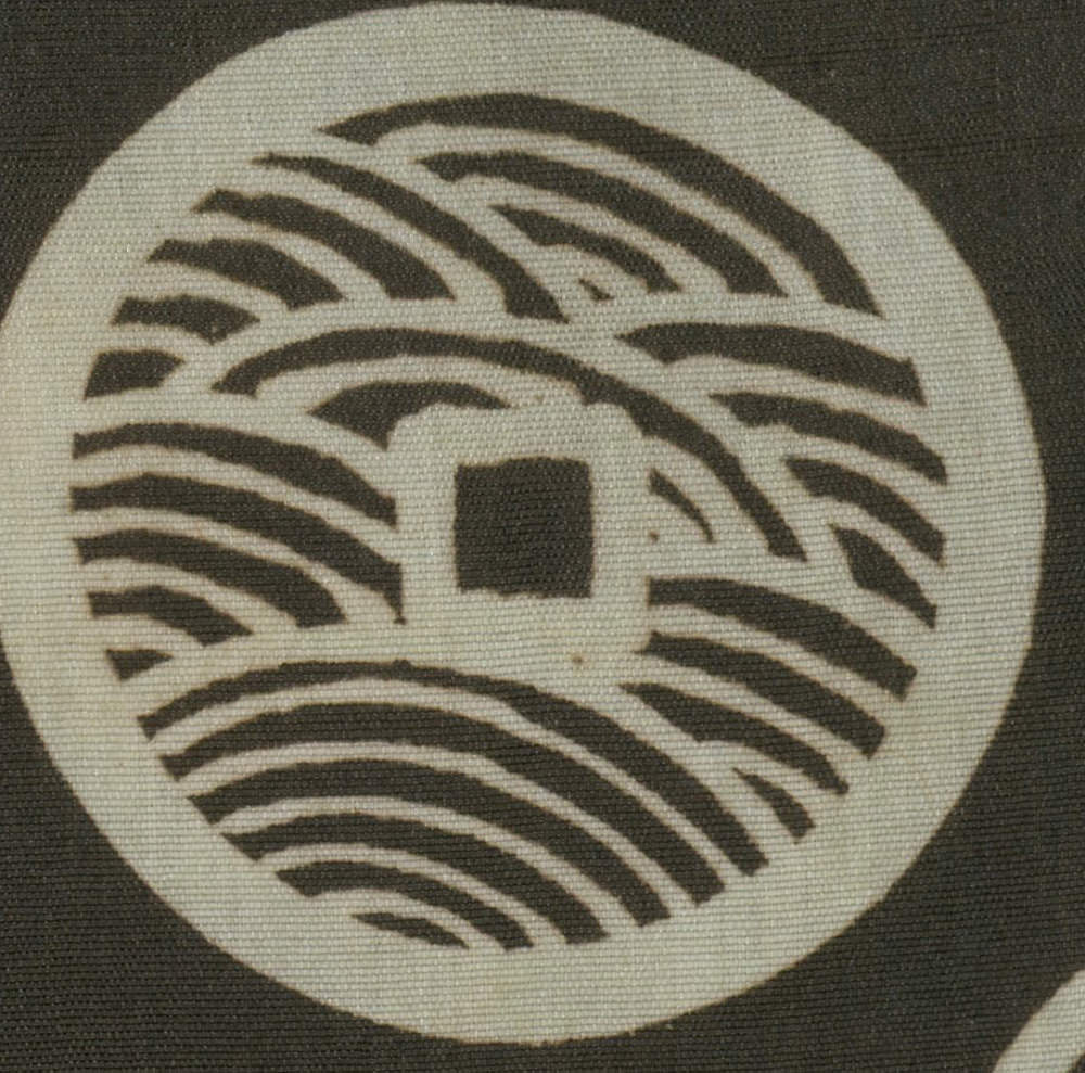 Circular abstract design with curved lines and a central square