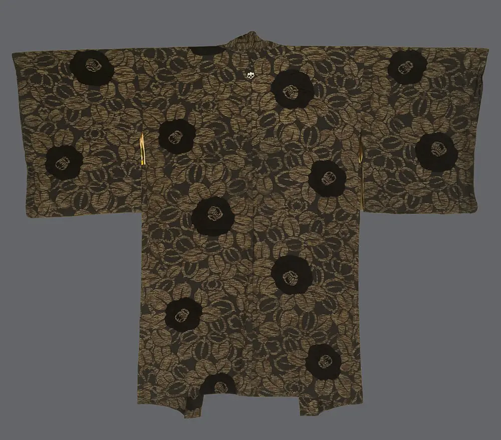 Charcoal-bronze silk haori with large black floral patterns crafted using the urushi lacquer coated thread technique.