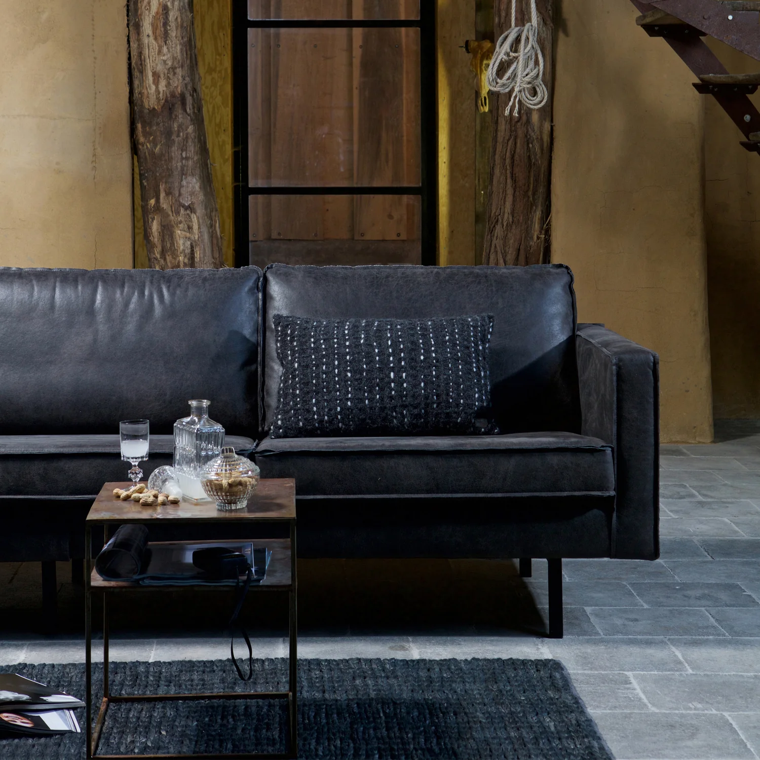 canape-simili-cuir-noir