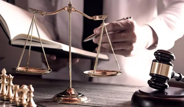 gavel and scale image