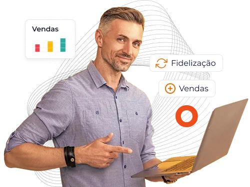 revendedor feliz com o aumento de vendas utilizando a solução clubpetro