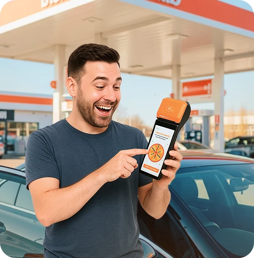 Cliente usando a roleta premiada ClubPetro