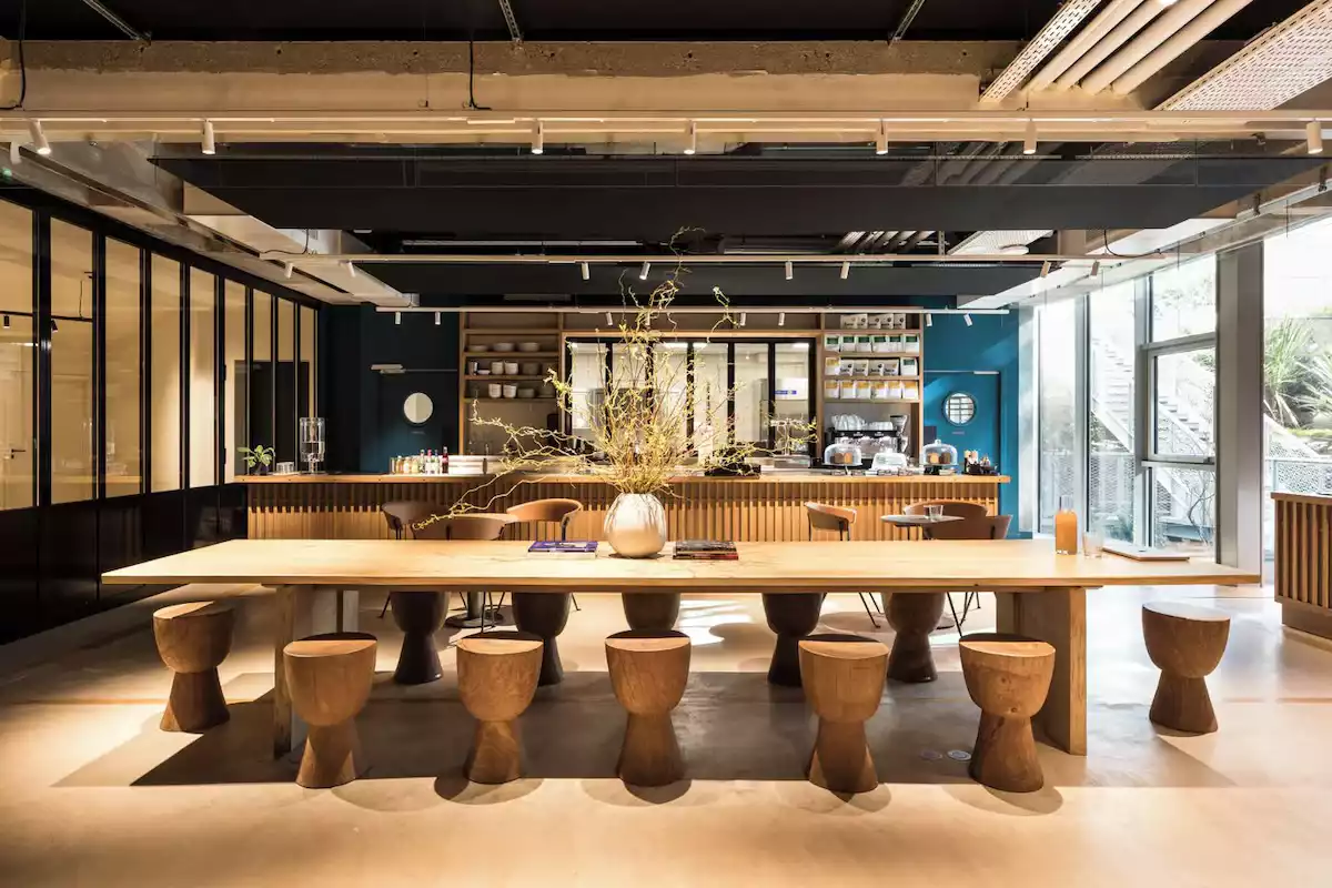 La Fondation Offices by KUTCH, bureau FF&E et OS&E