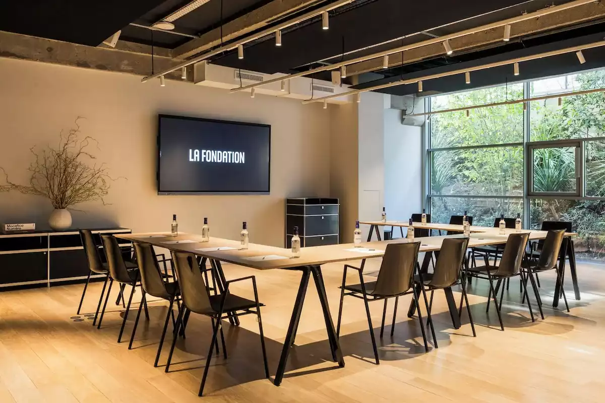 La Fondation Offices by KUTCH, bureau FF&E et OS&E