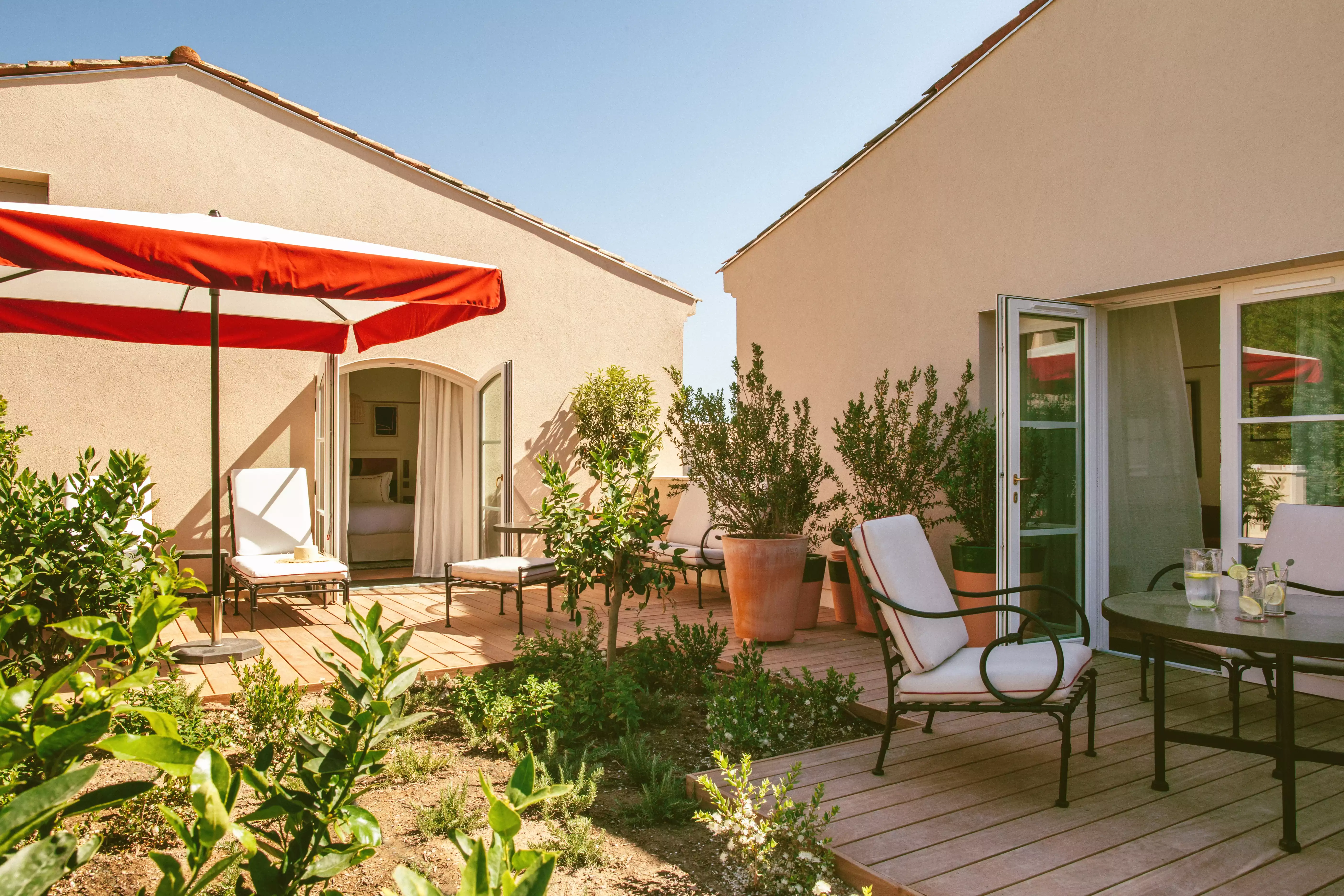 Hôtel Lou Pinet by KUTCH, espace détente extérieur FF&E et OS&E
