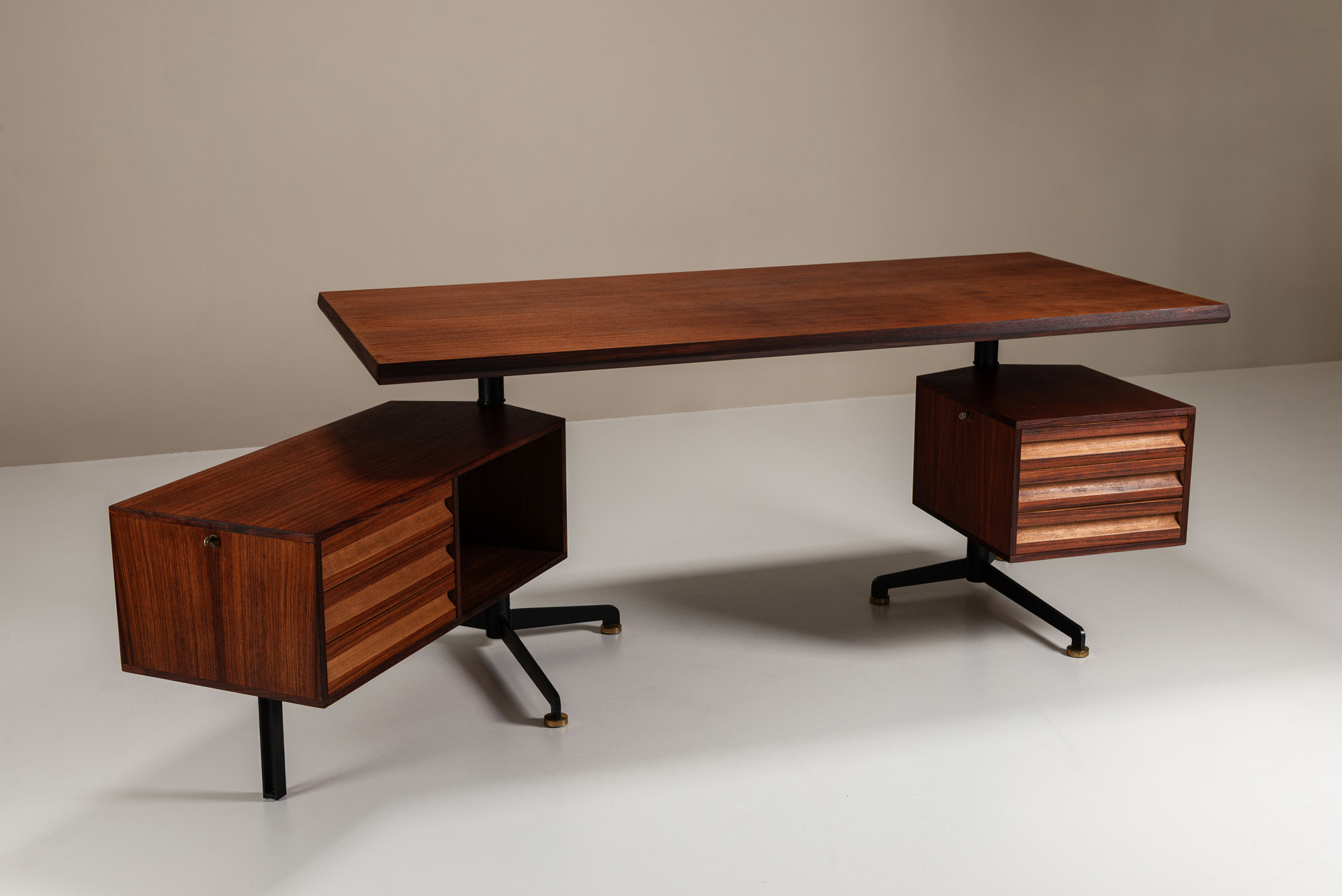 osvaldo borsani t95 desk for tecno