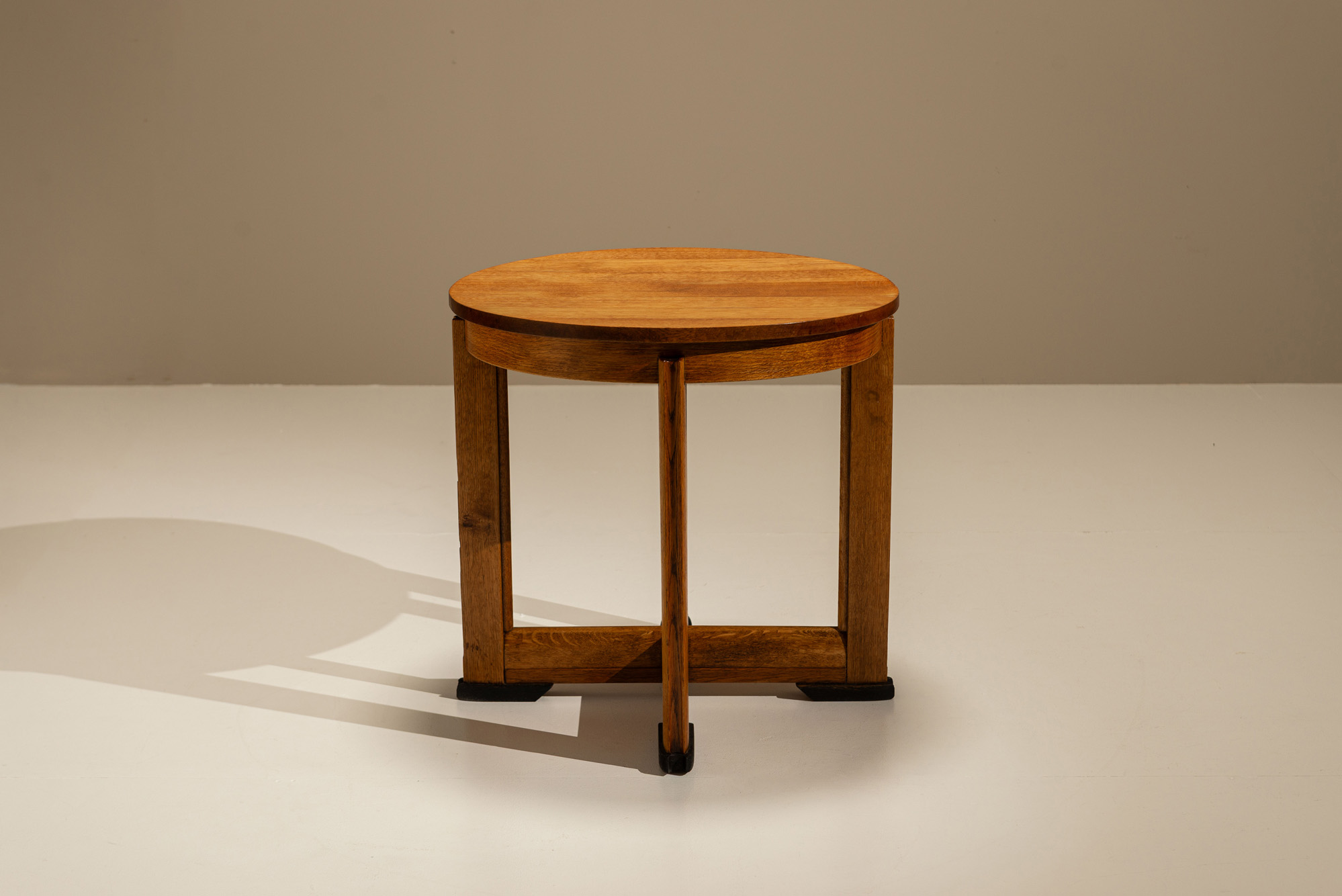 Amsterdam School sidetable in oak 