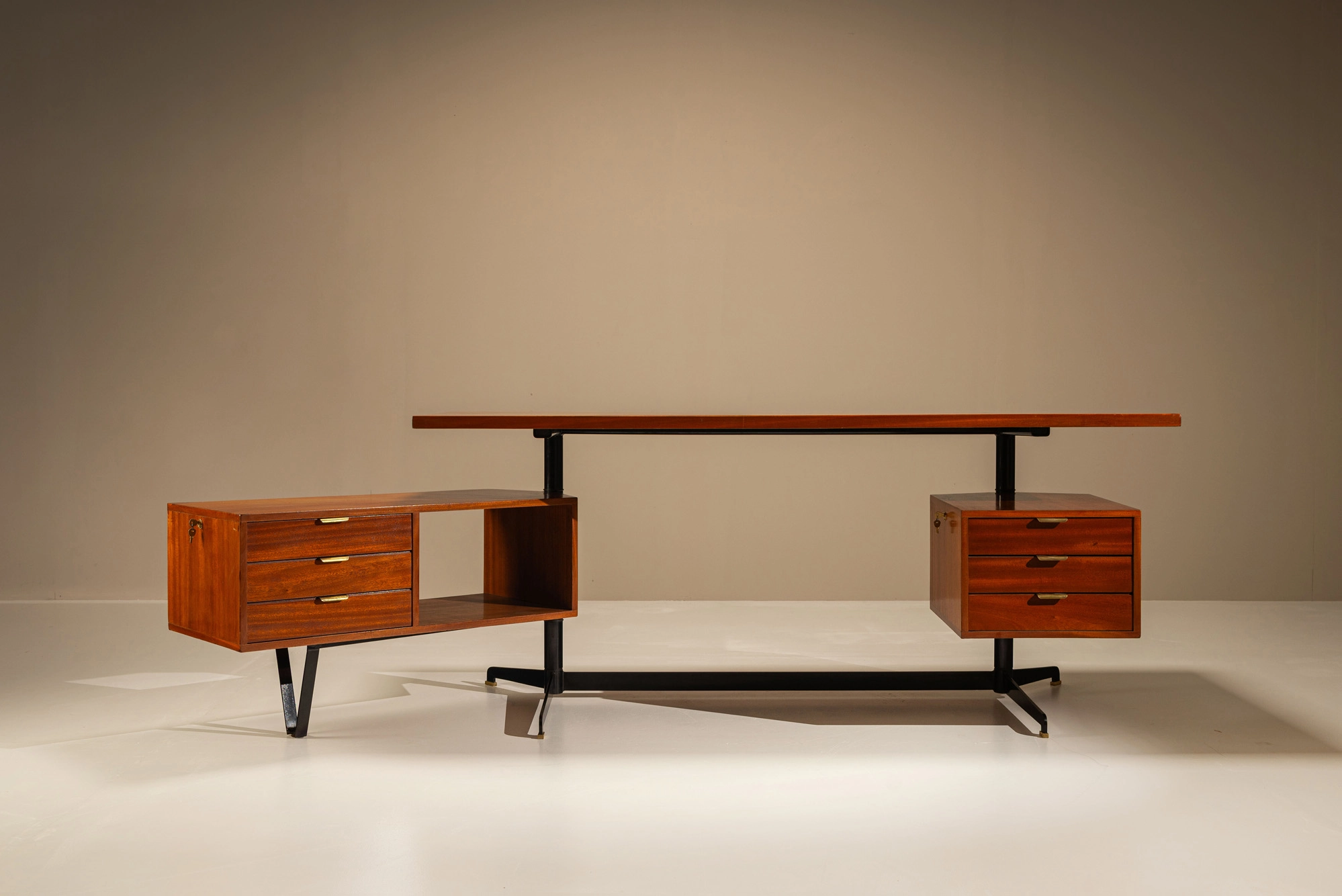 Early model t95 desk tecno borsani