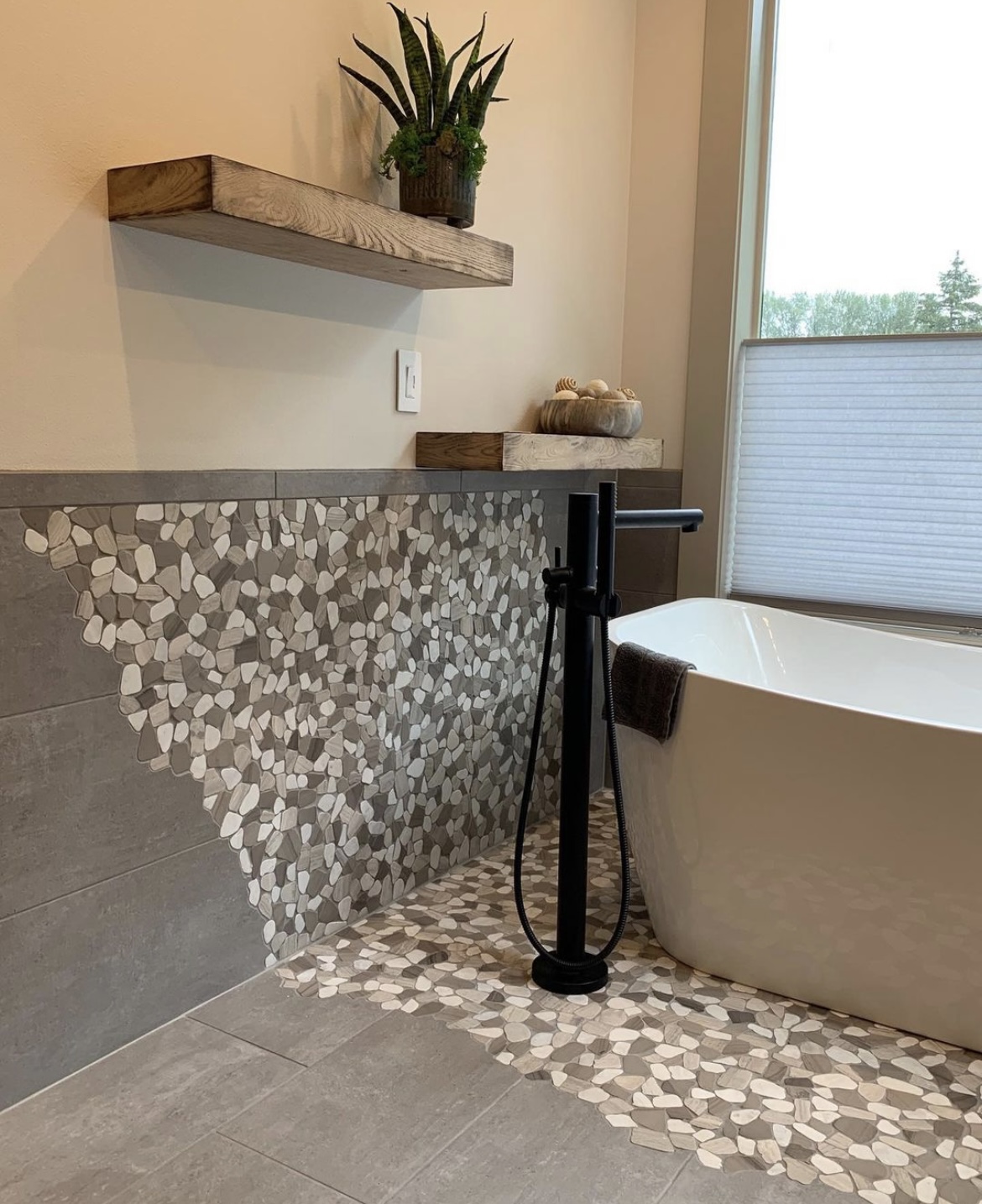 River Stone Free Standing Tub