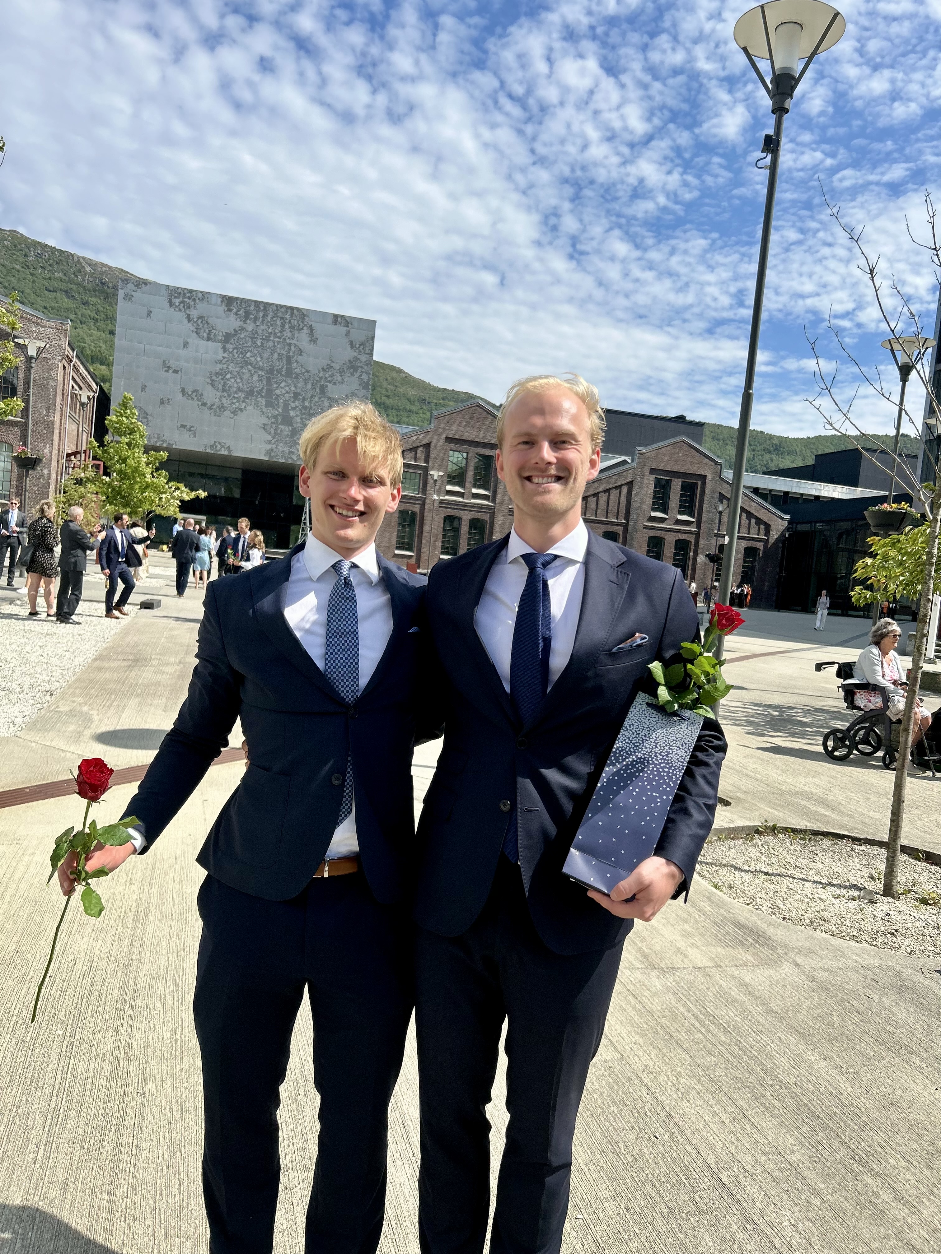 Mathias Skrettenberg og Fredrik Øvreeide har oppsummert forskinga om risikofaktorar for tretthetsbrudd i korsryggen blant unge idrettsutøvarar.