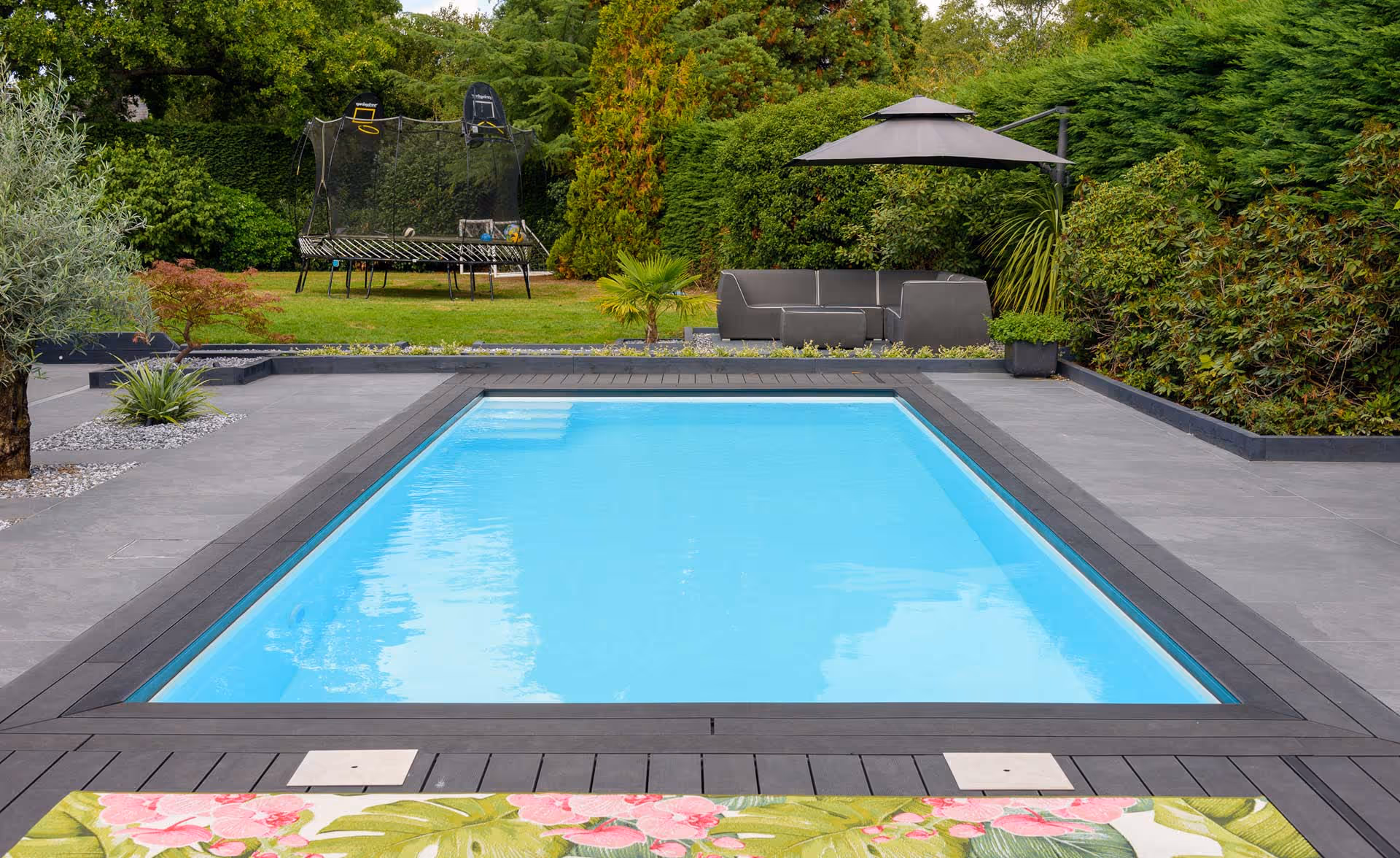 niveko-sectional-one-piece-pool-htp-group