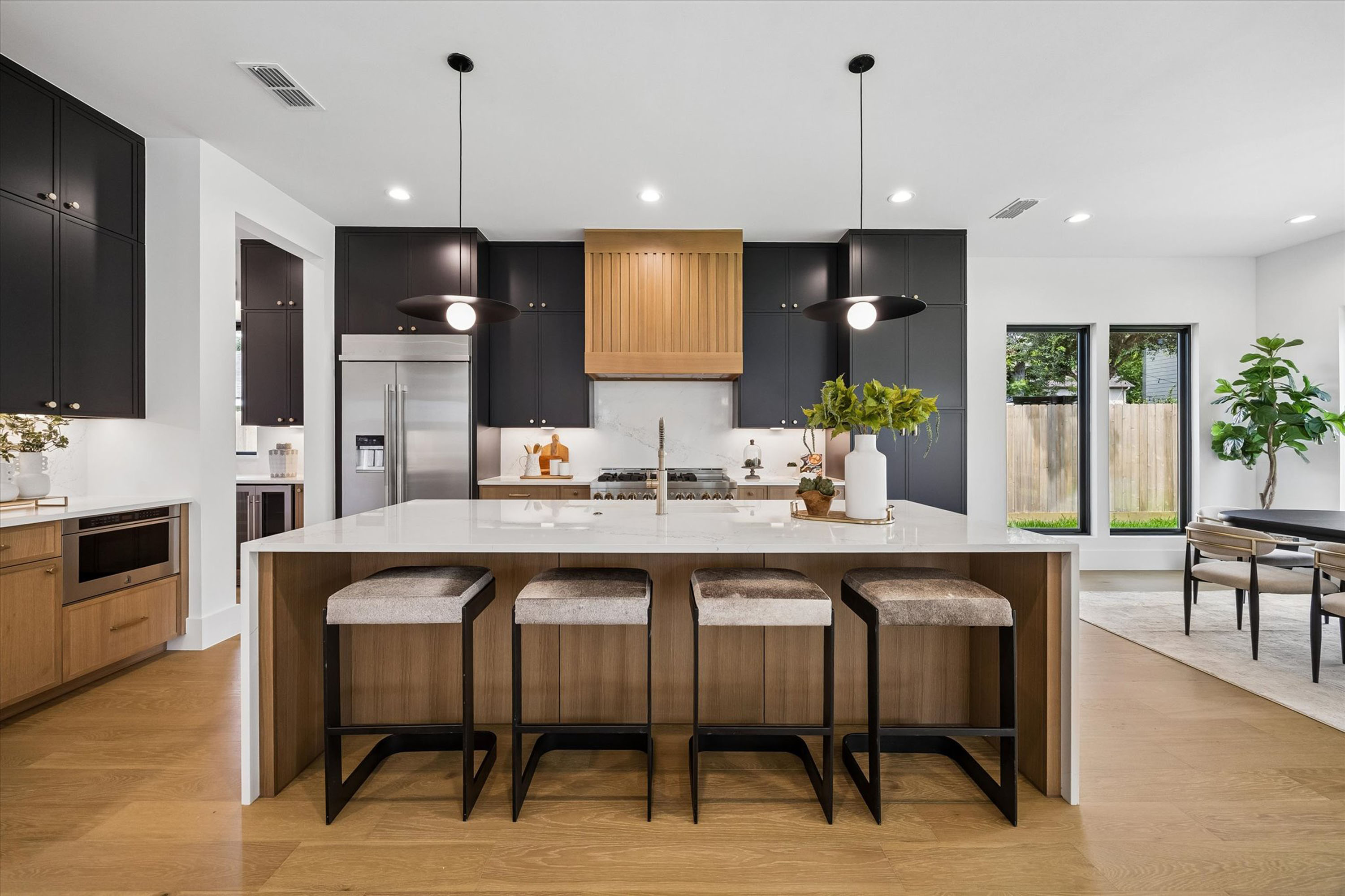 1710 Gardenia Dr, Houston TX 77018