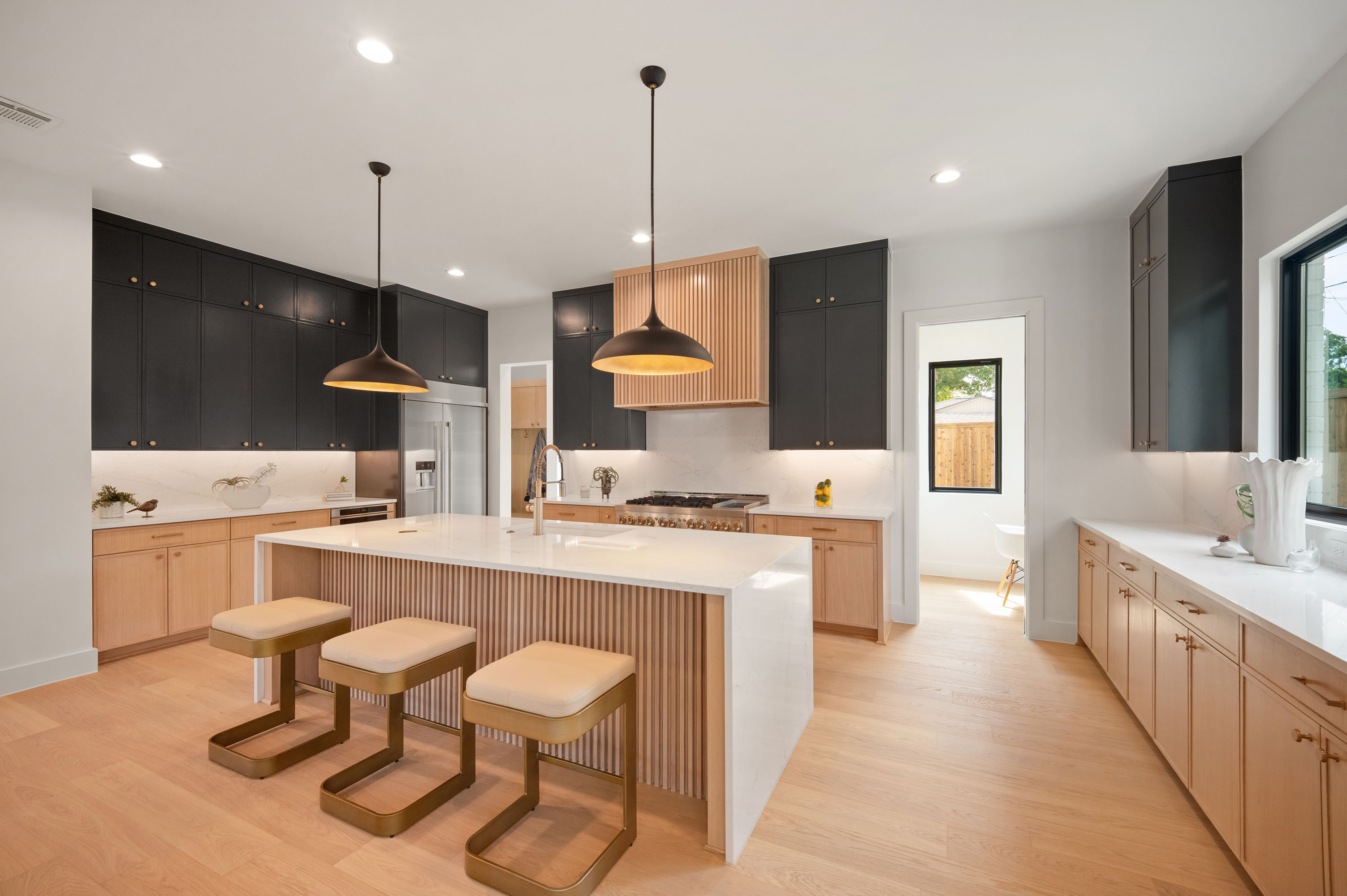 9011 Livenshire Dr, Dallas TX 75238