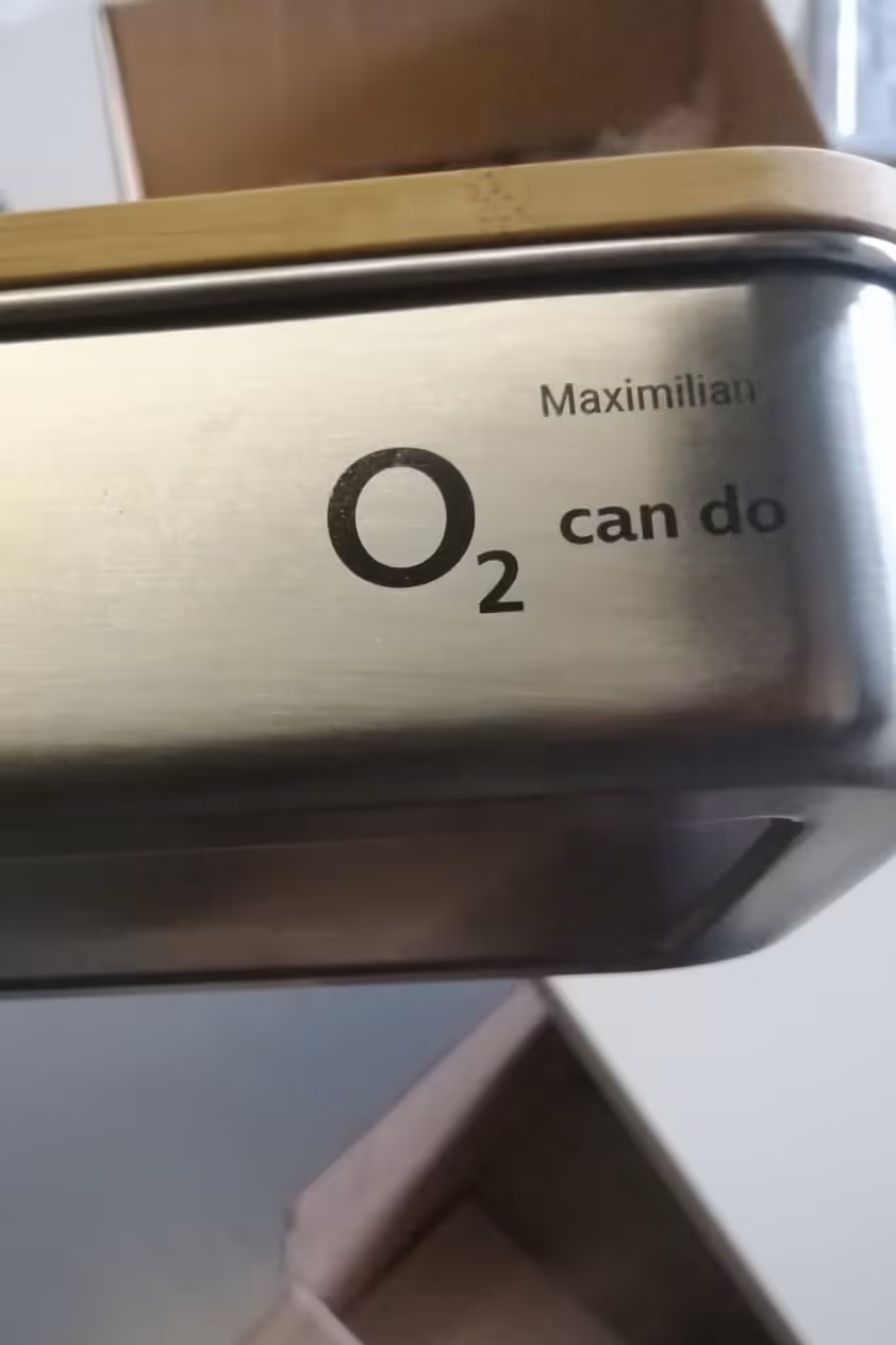 Emsa Travel Mug schwarz mit Lasergravur LogouDrop graviert mit Logo Leica als Mitarbeitergeschenk