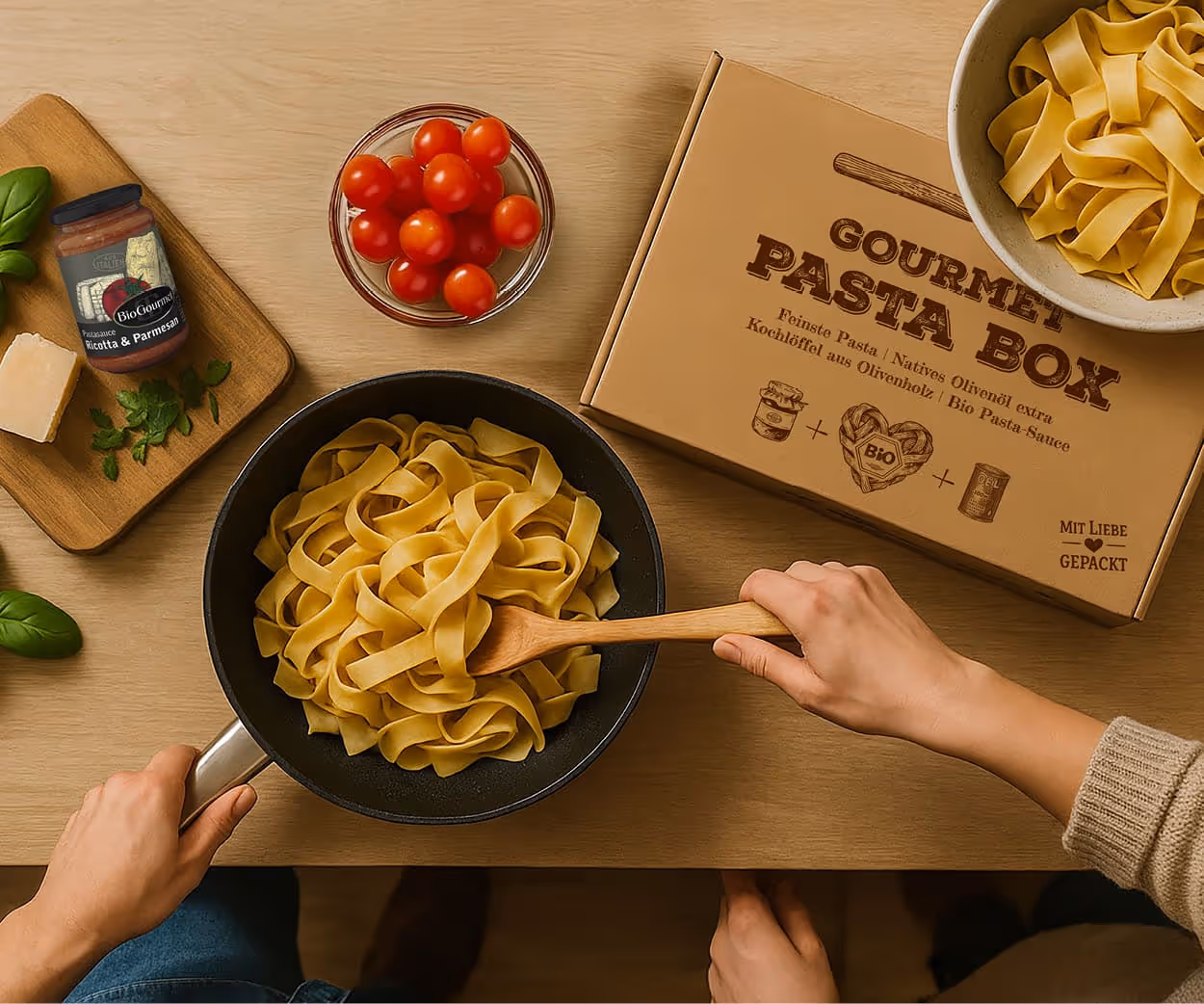 Zubereitung mit Zutaten der Gourmet Pasta-Box – Bio-Pasta, Olivenöl und Ricotta-Pesto für kulinarische Firmengeschenke