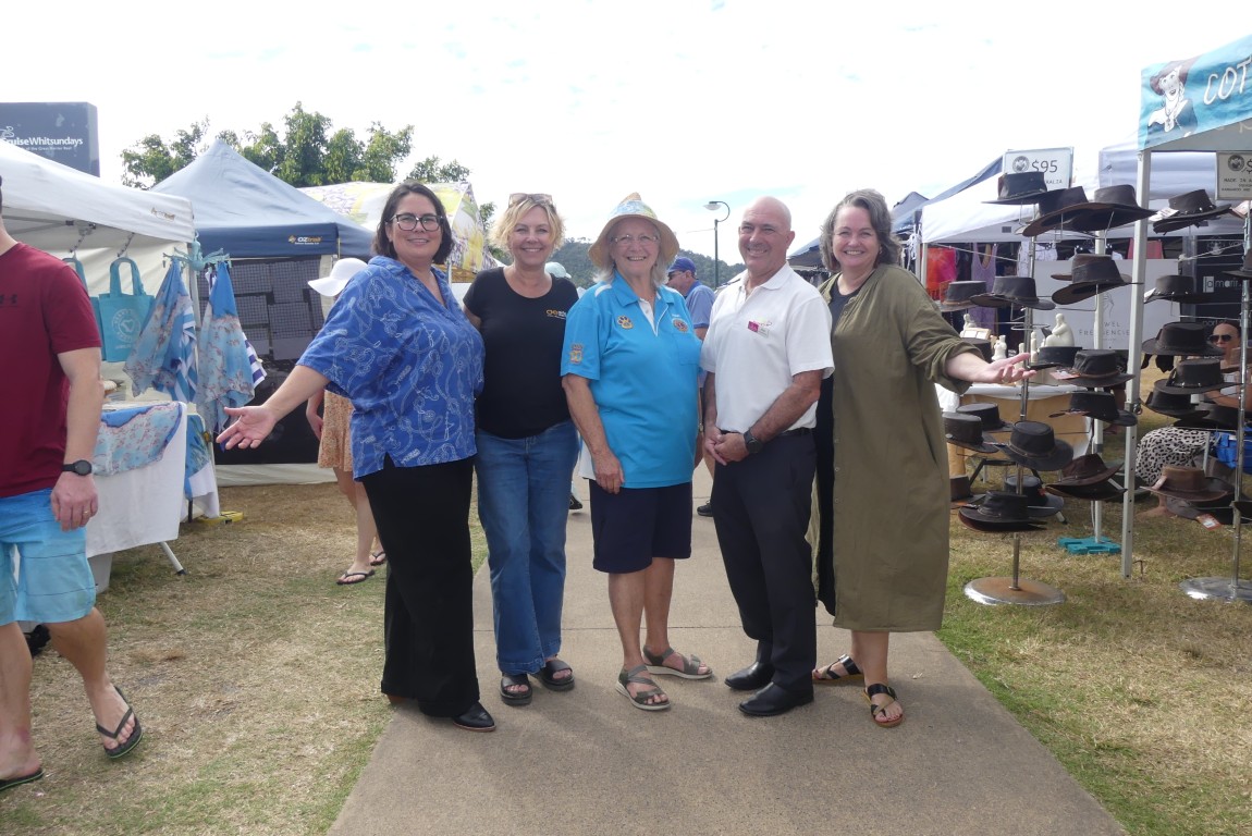 New Era Tor Airlie Beach Cruise Ship Markets