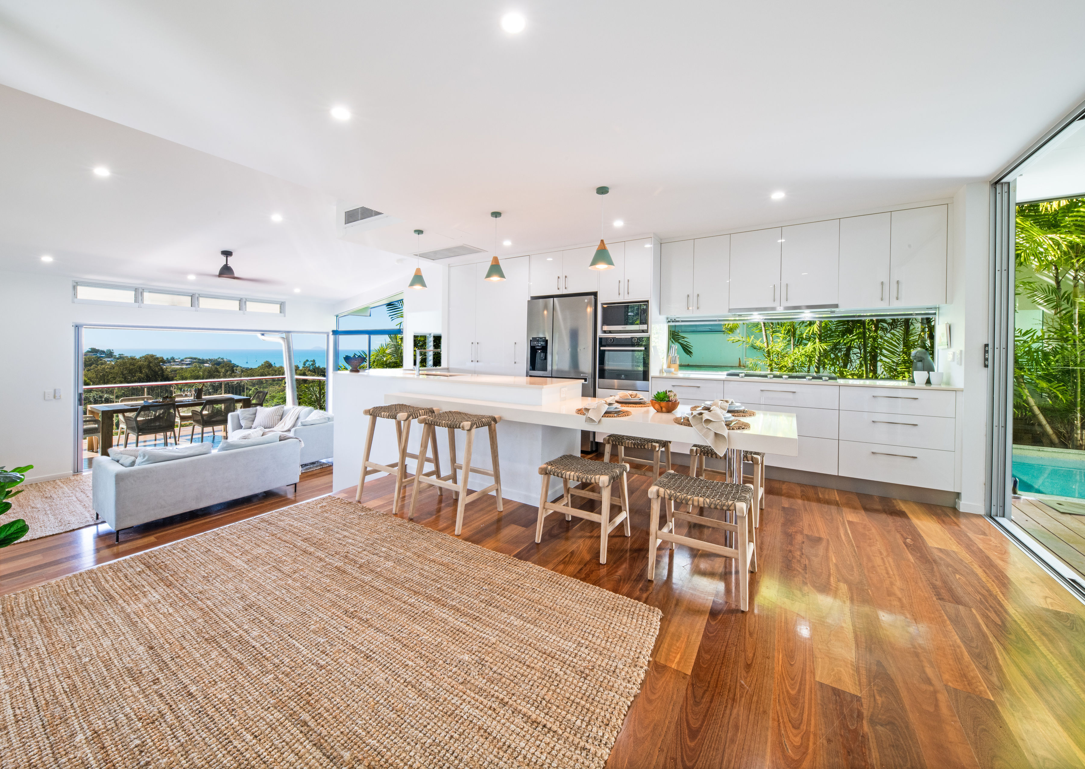AIRLIE BEACH LOCATION, LIFESTYLE & INCOME