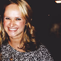 Kelsey Taylor, Venta