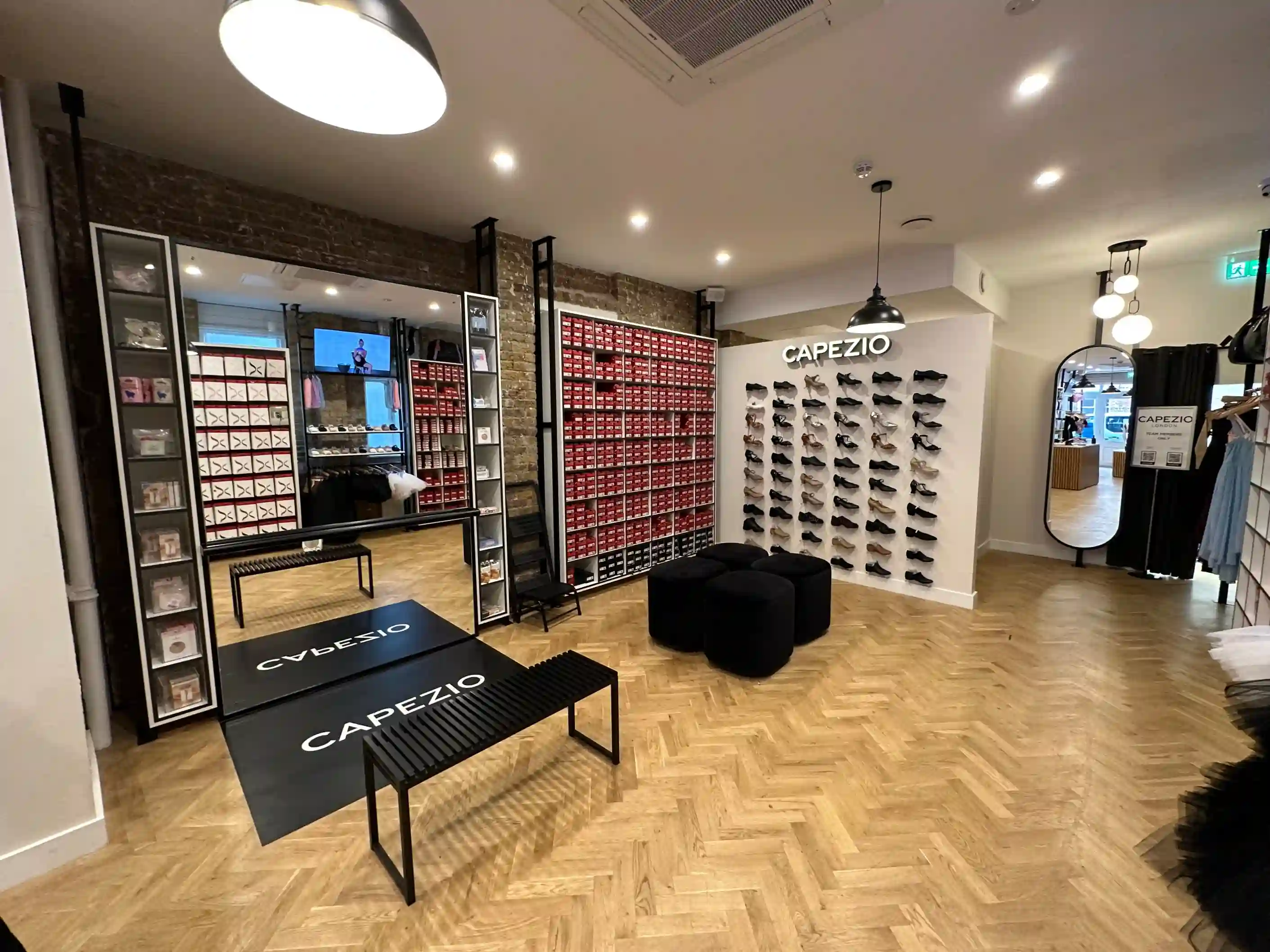 bobblehat-retail-shop-interior-build