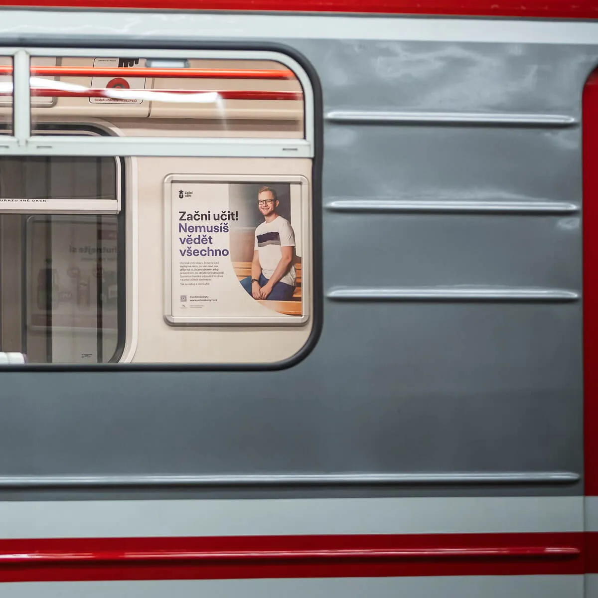 Plakát Začni učit! v metru