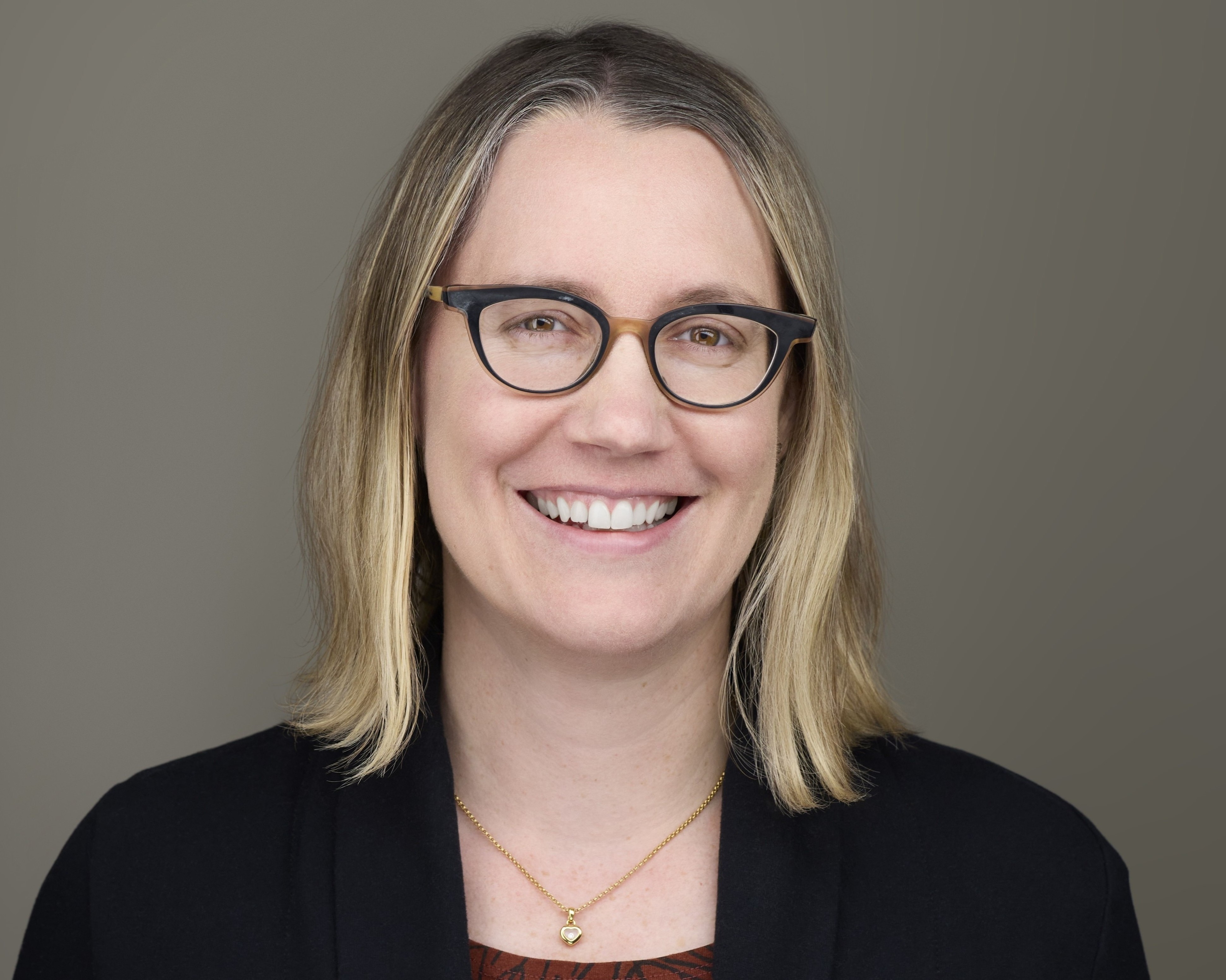 Professional portrait of Suzanne MacLeod