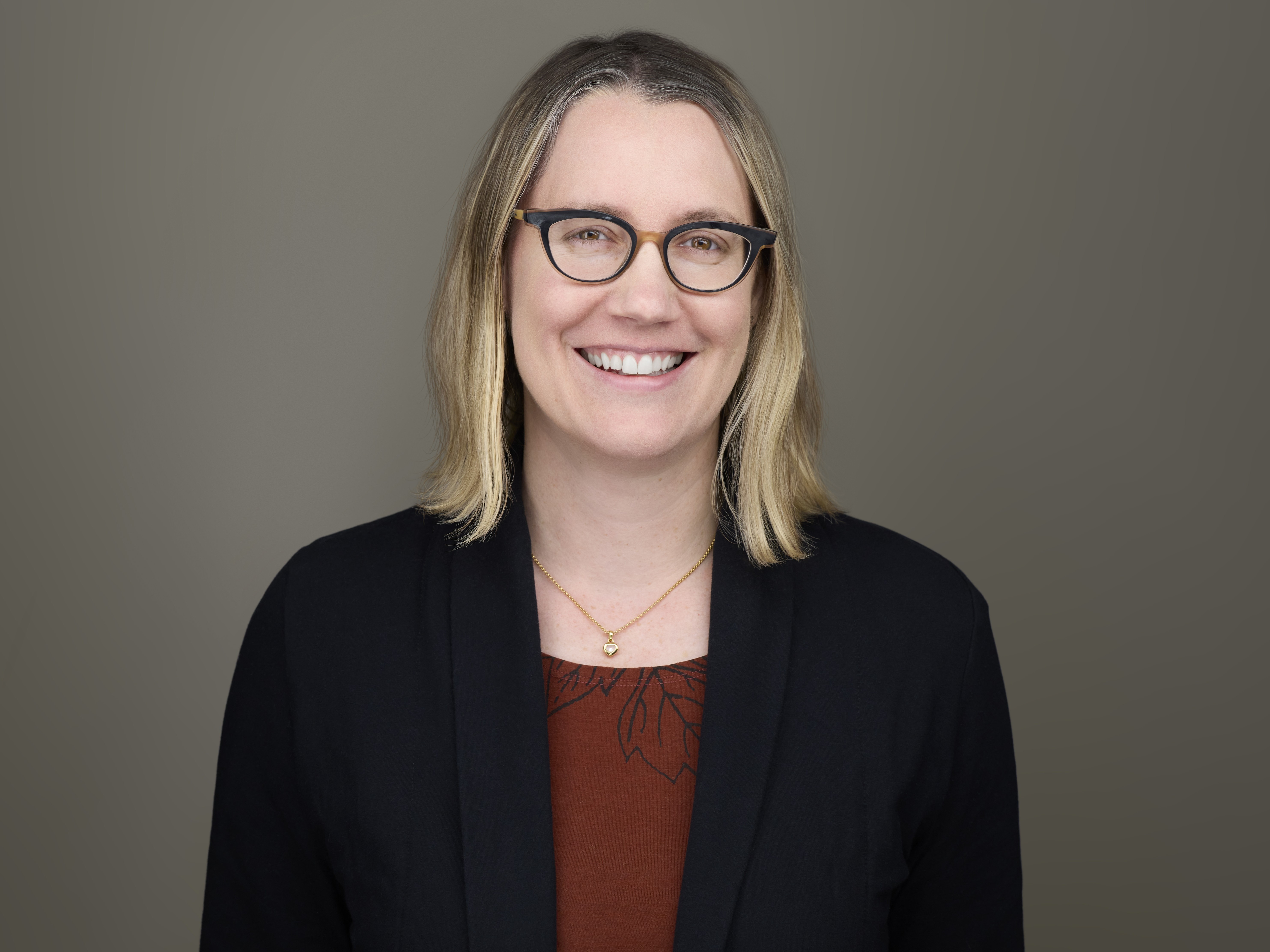 Professional portrait of Suzanne MacLeod