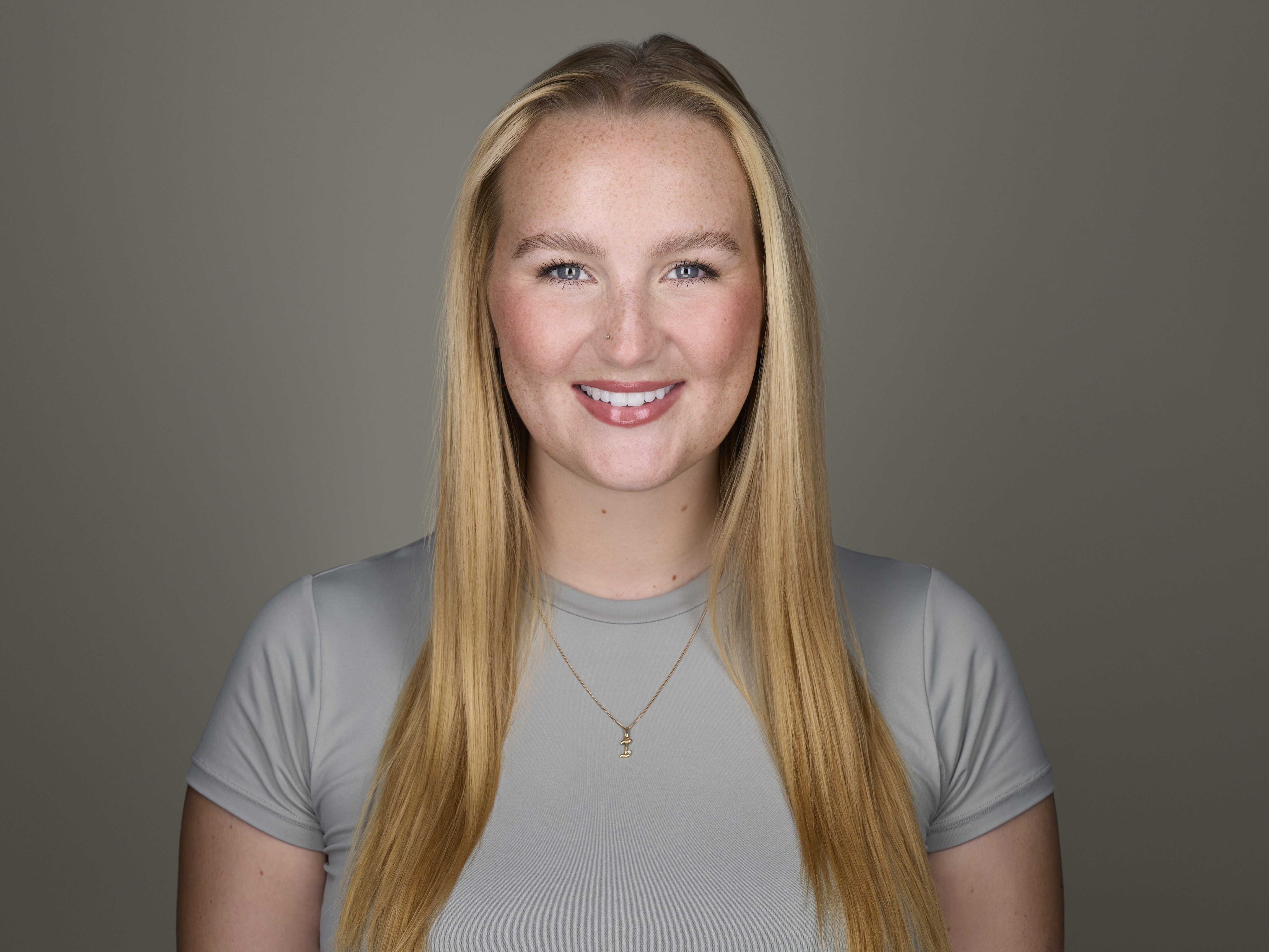 Professional portrait of Isabella Simi