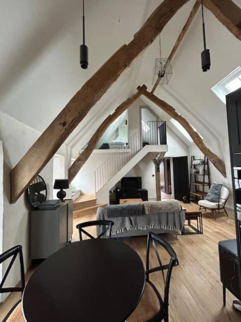 2 Cruck Cottage, Cowbridge