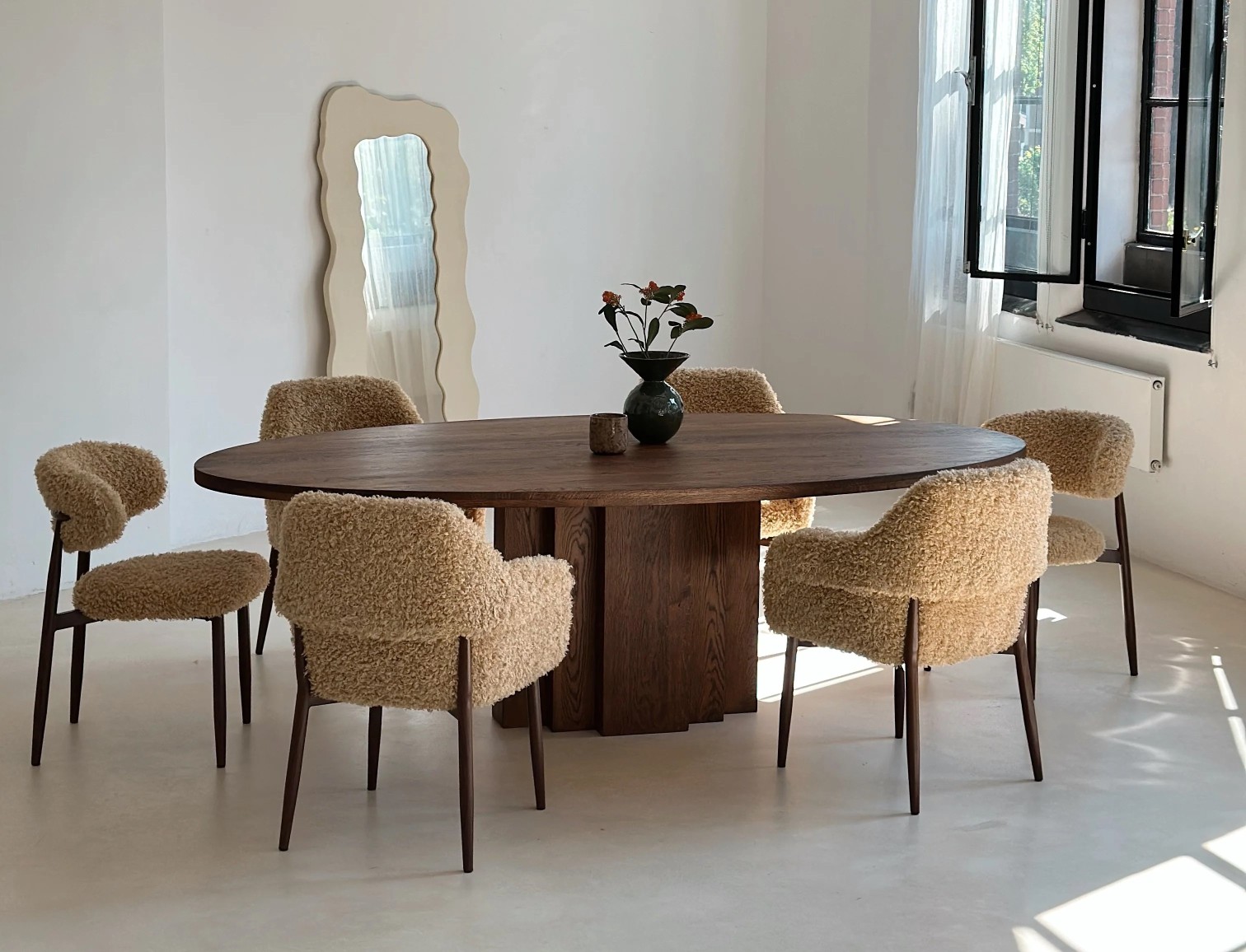 ovalen eettafel World of Skyler
