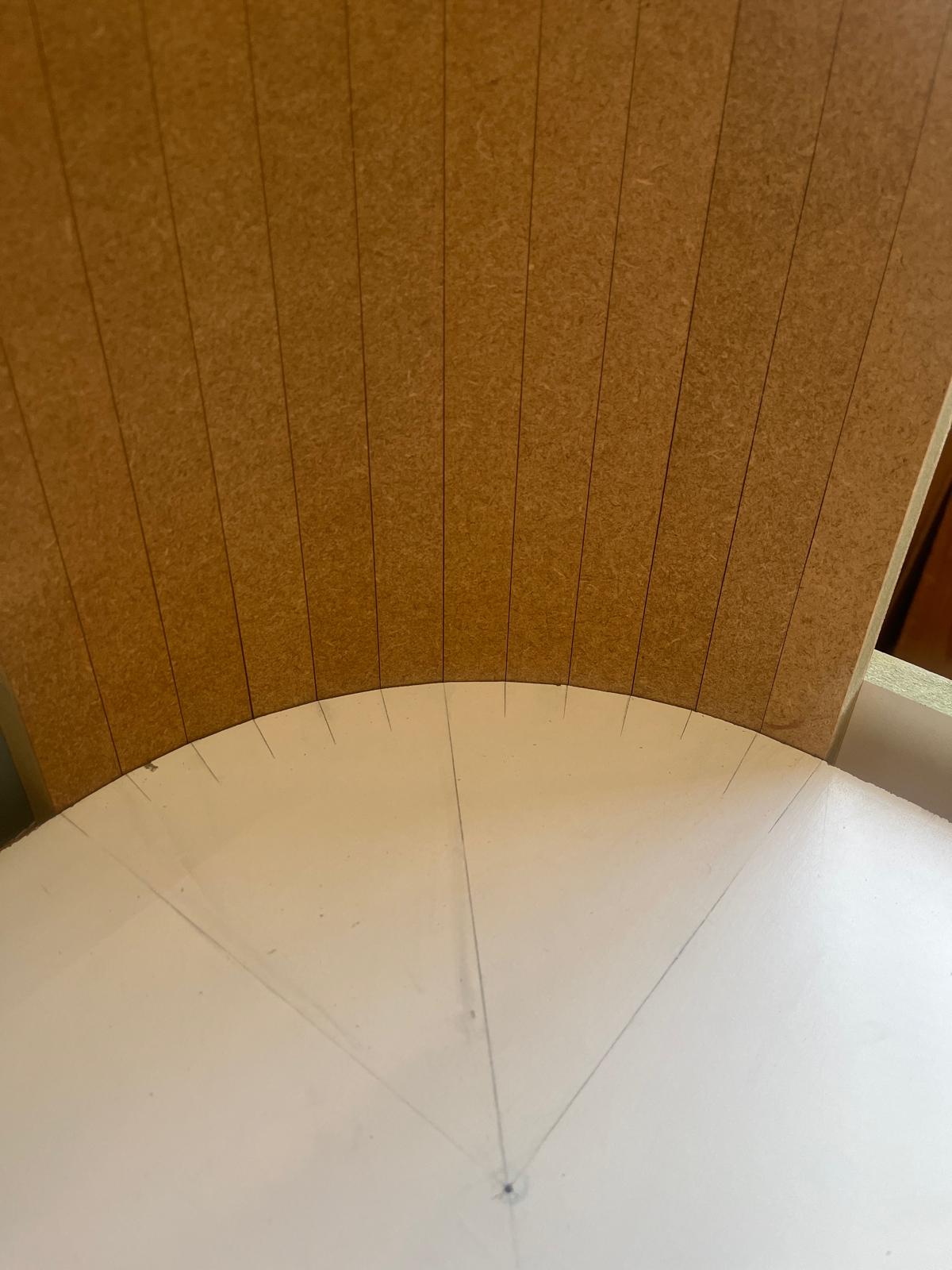 detail afgeronde hoek in de bar