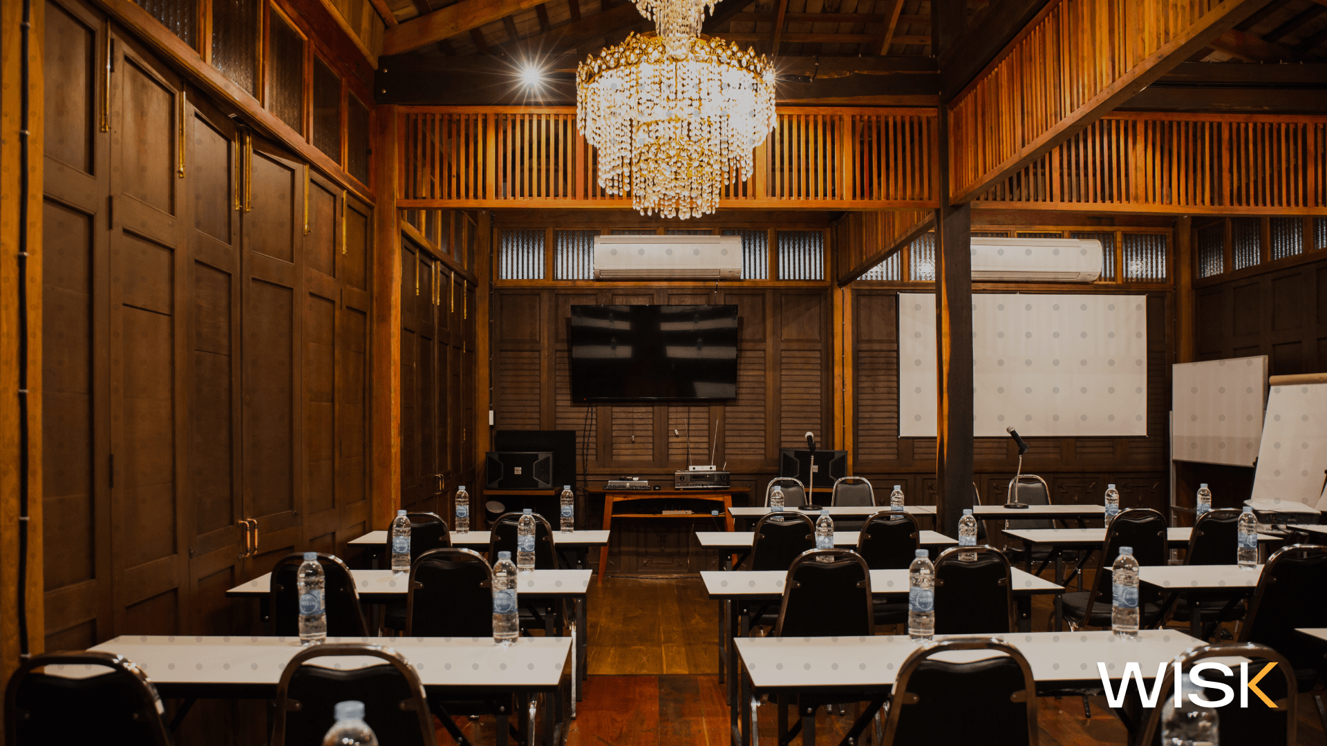 How Do Hotels Prevent Food and Beverage Shortages During Large Conferences?