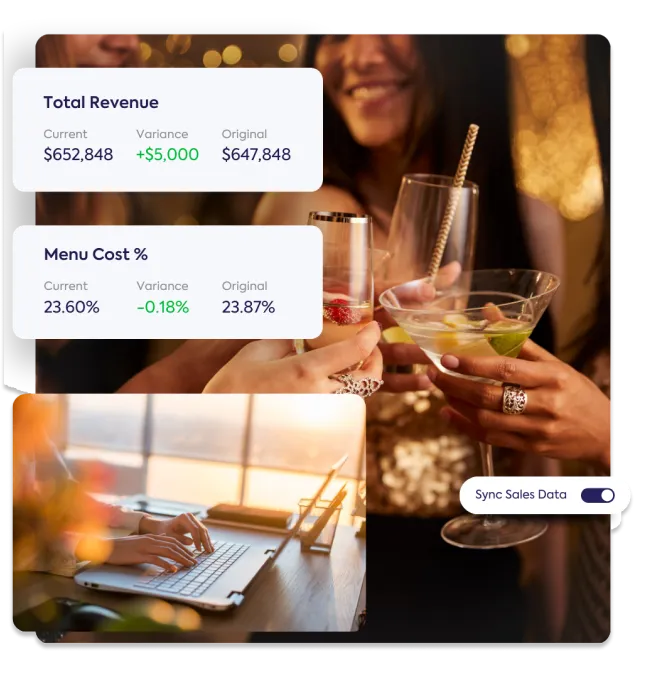 Un groupe d'amis applaudit avec des cocktails, tandis qu'une personne travaille sur un ordinateur portable ci-dessous. Les panneaux superposés affichent les données « Revenu total » et « % du coût du menu » avec les chiffres « Actuel », « Écart » et « Original », ainsi qu'une option « Synchroniser les données de vente ». Cette image montre comment WISK.ai se connecte aux systèmes de point de vente pour obtenir des données et des informations exploitables permettant d'identifier les articles rentables et de suivre les coûts.